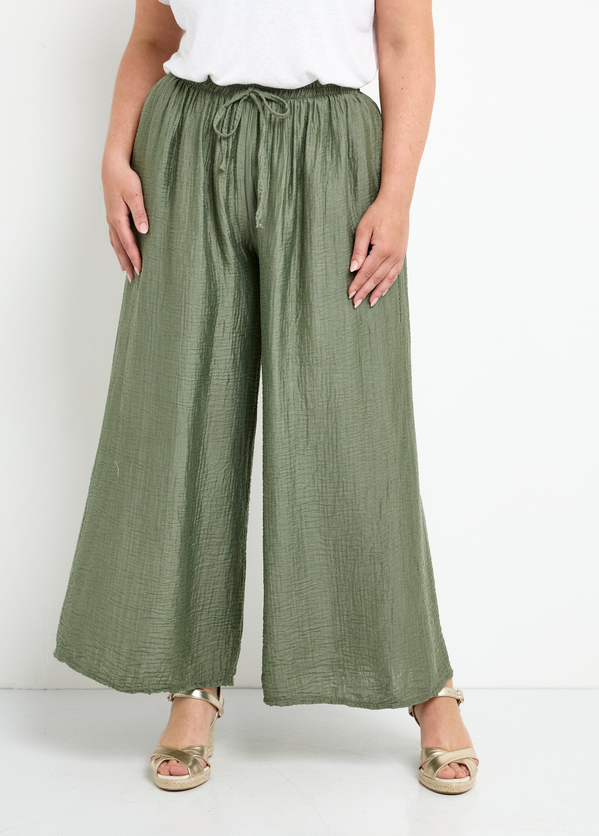Pantaloni_in_Lyocell_a_gamba_larga_e_fluidi_Kaki_FA1_curvy