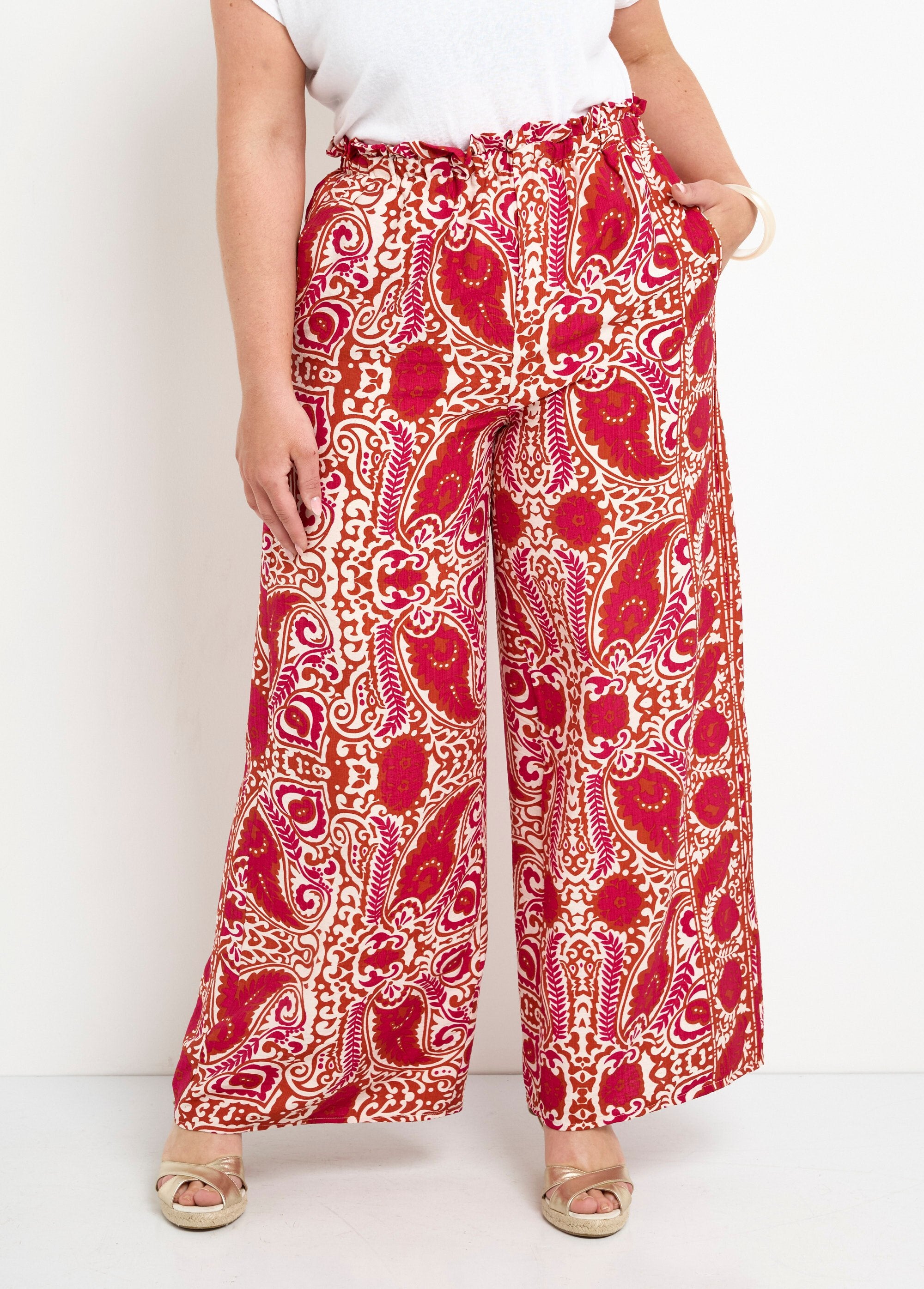 Pantaloni_a_gamba_larga_e_fluidi_con_motivo_etnico_Rose_imprime_FA1_curvy