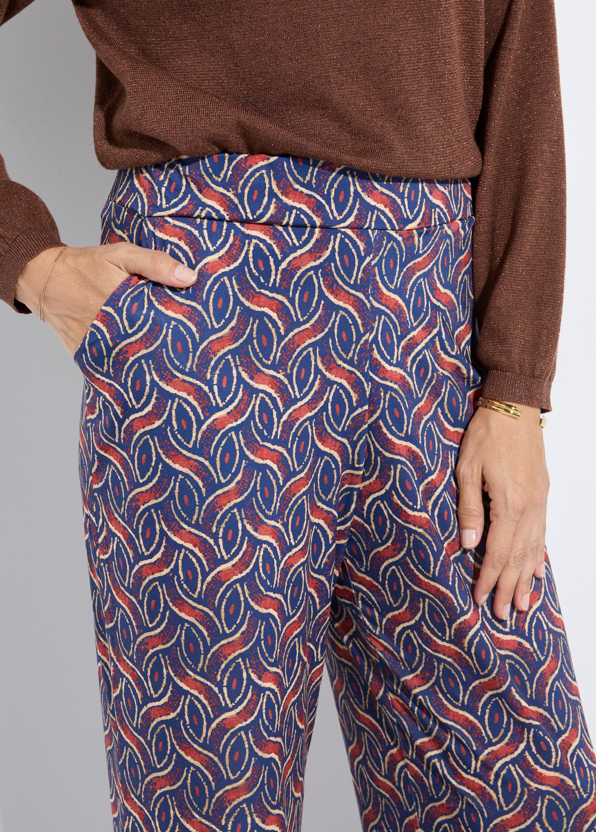 Pantaloni_a_gamba_larga_con_stampa_etnica_Marine_et_brique_DE1_slim