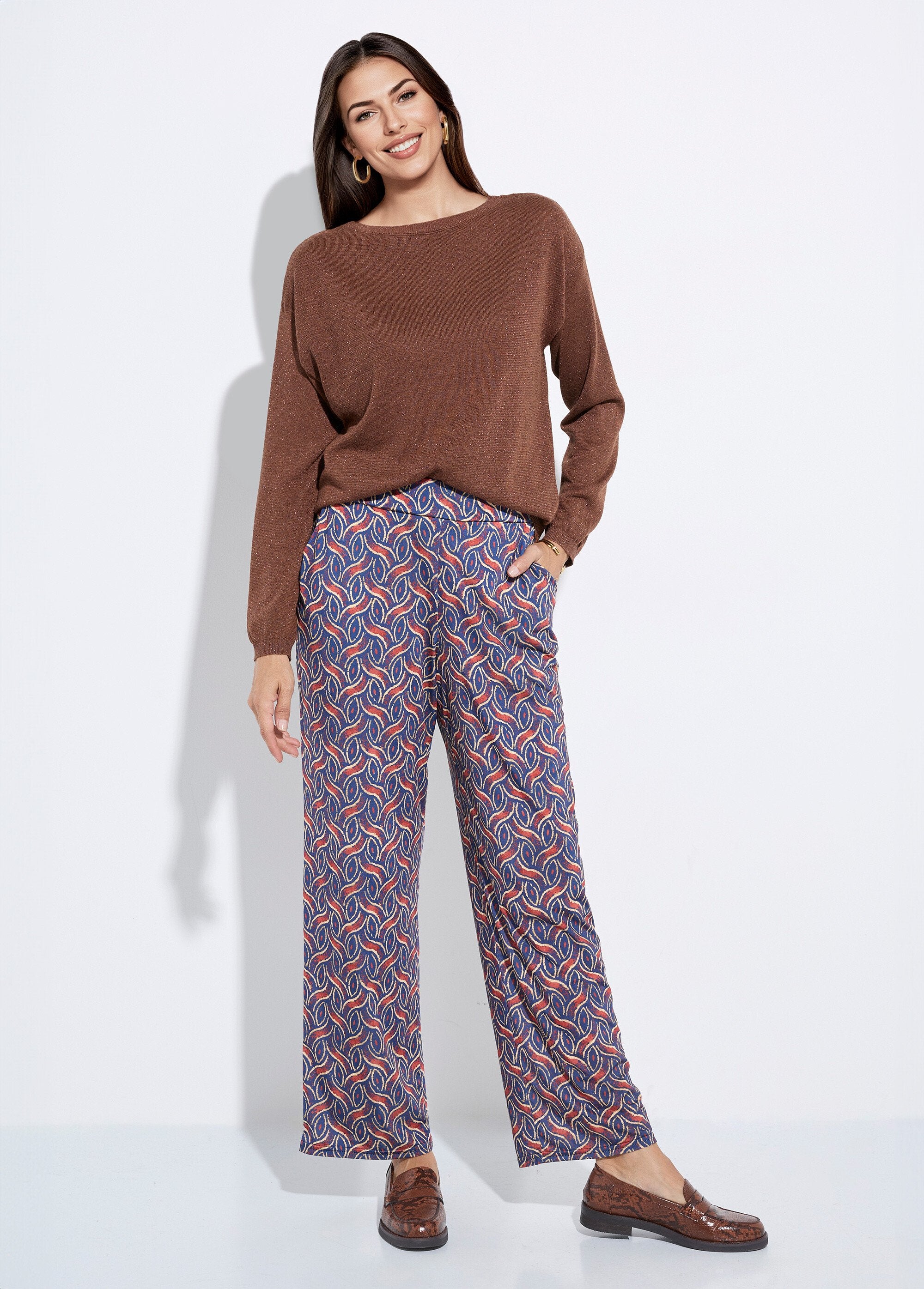 Pantaloni_a_gamba_larga_con_stampa_etnica_Marine_et_brique_SF1_slim
