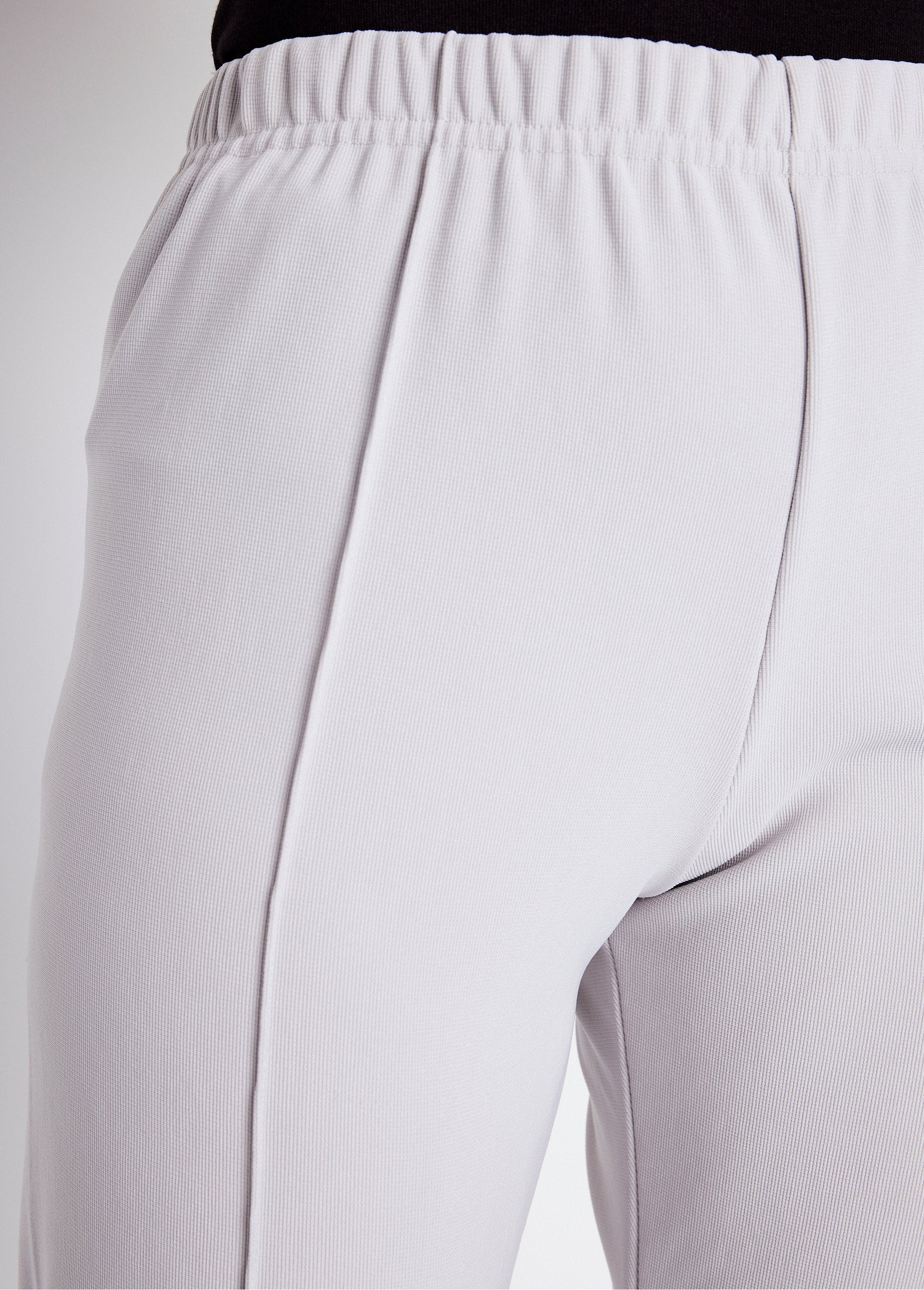 Pantaloni_a_gamba_dritta_con_vita_elasticizzata_in_maglia_a_costine_Grigio_chiaro_DE1_slim