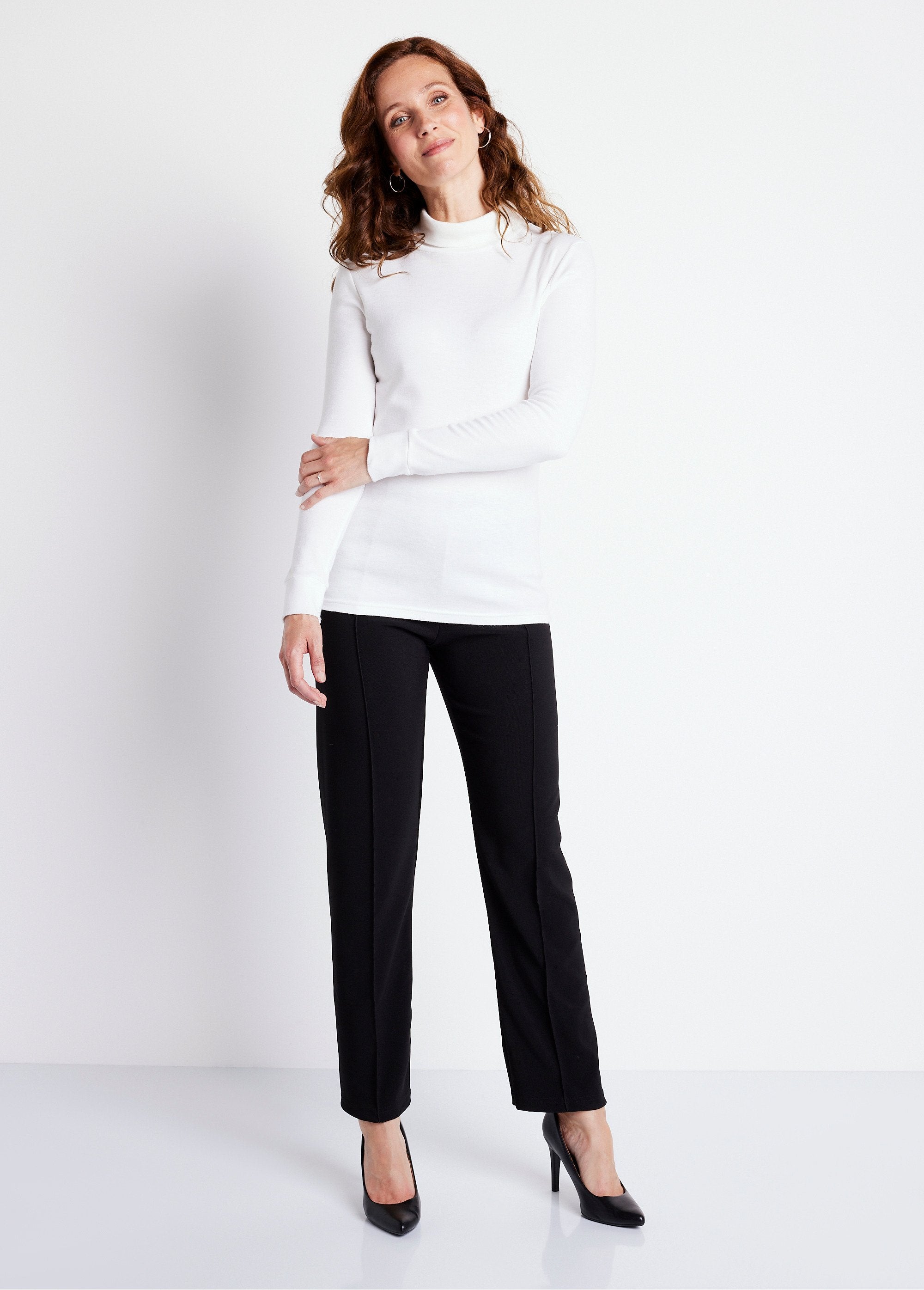 Pantaloni_a_gamba_dritta_con_vita_elasticizzata_in_maglia_a_costine_NERO_SF1_slim