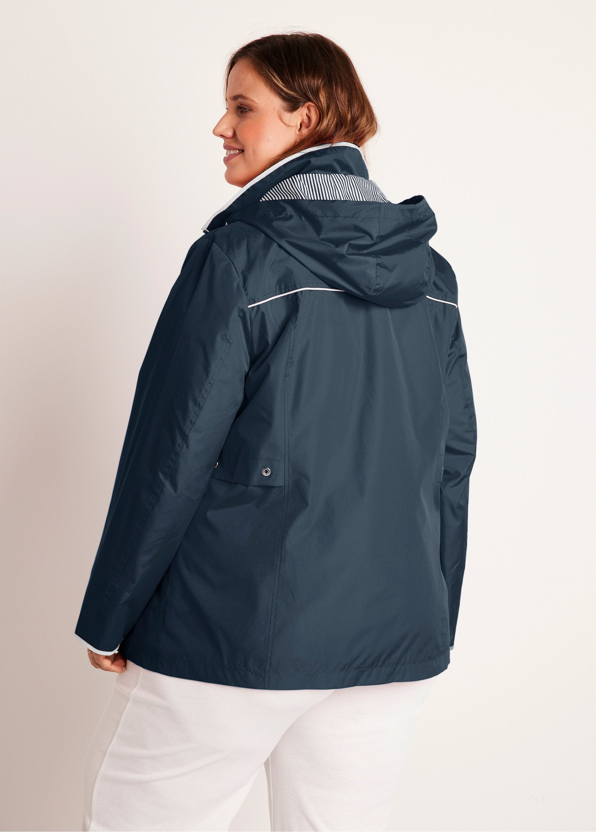 Parka_corto_con_zip_Marino_DO1_curvy