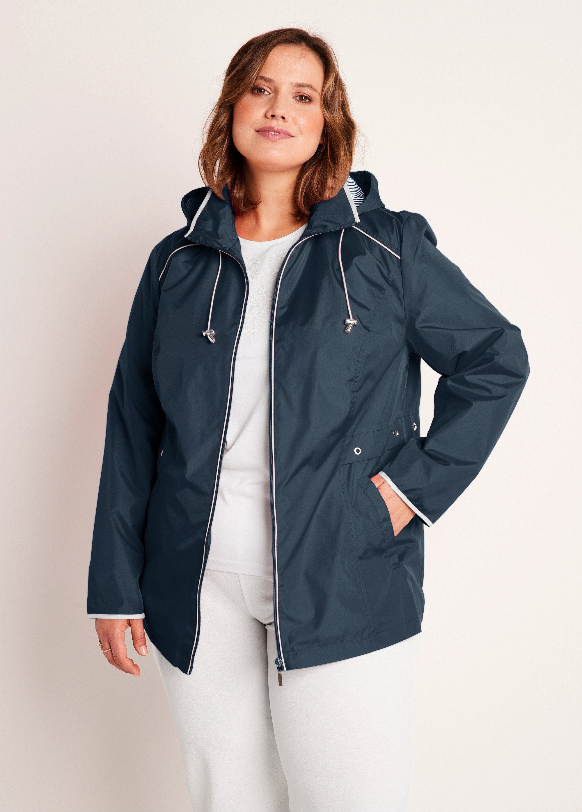 Parka_corto_con_zip_Marino_FA1_curvy