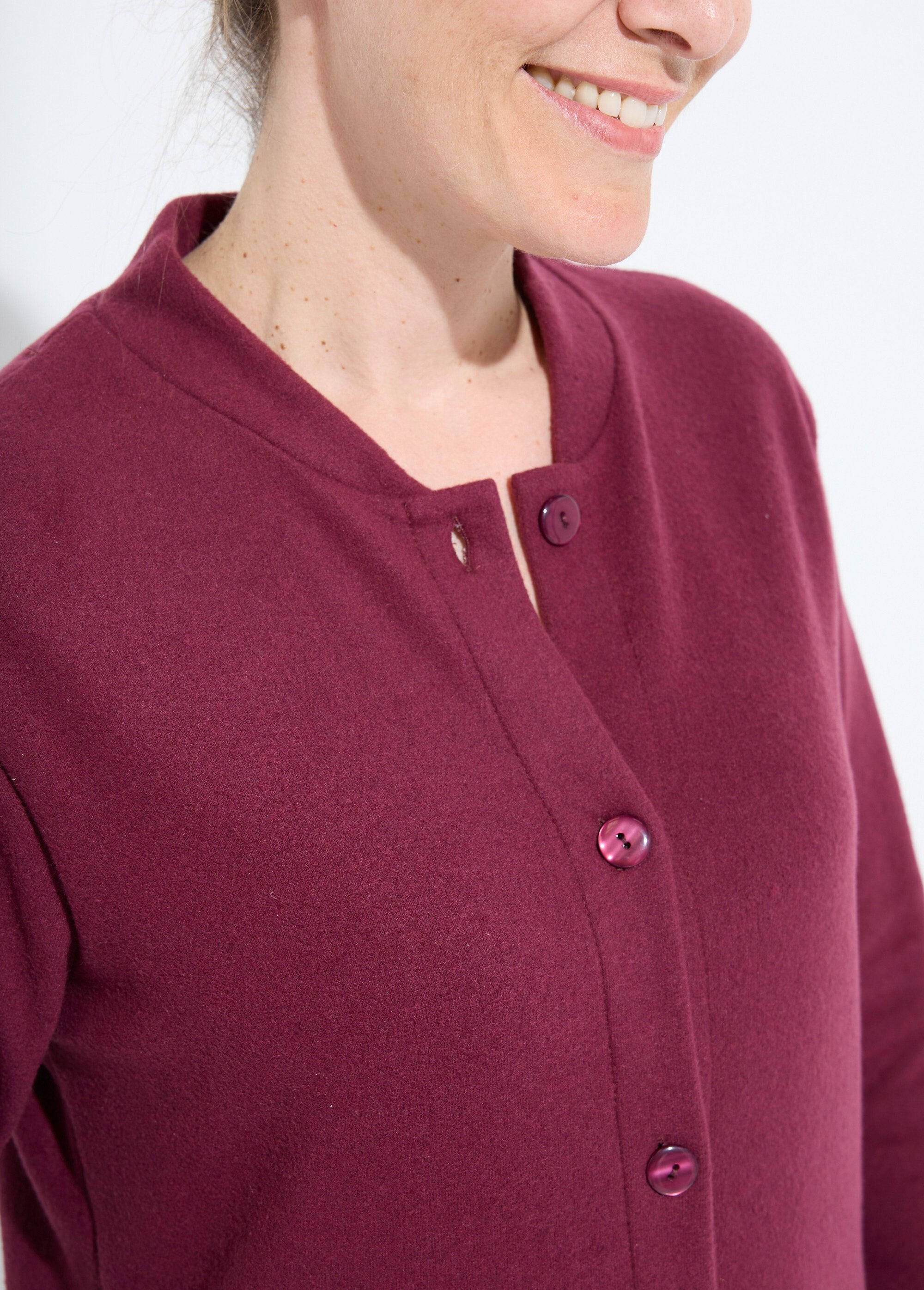 Accappatoio_corto_con_bottoni_in_maglia_Milano_Bordeaux_DE1_slim