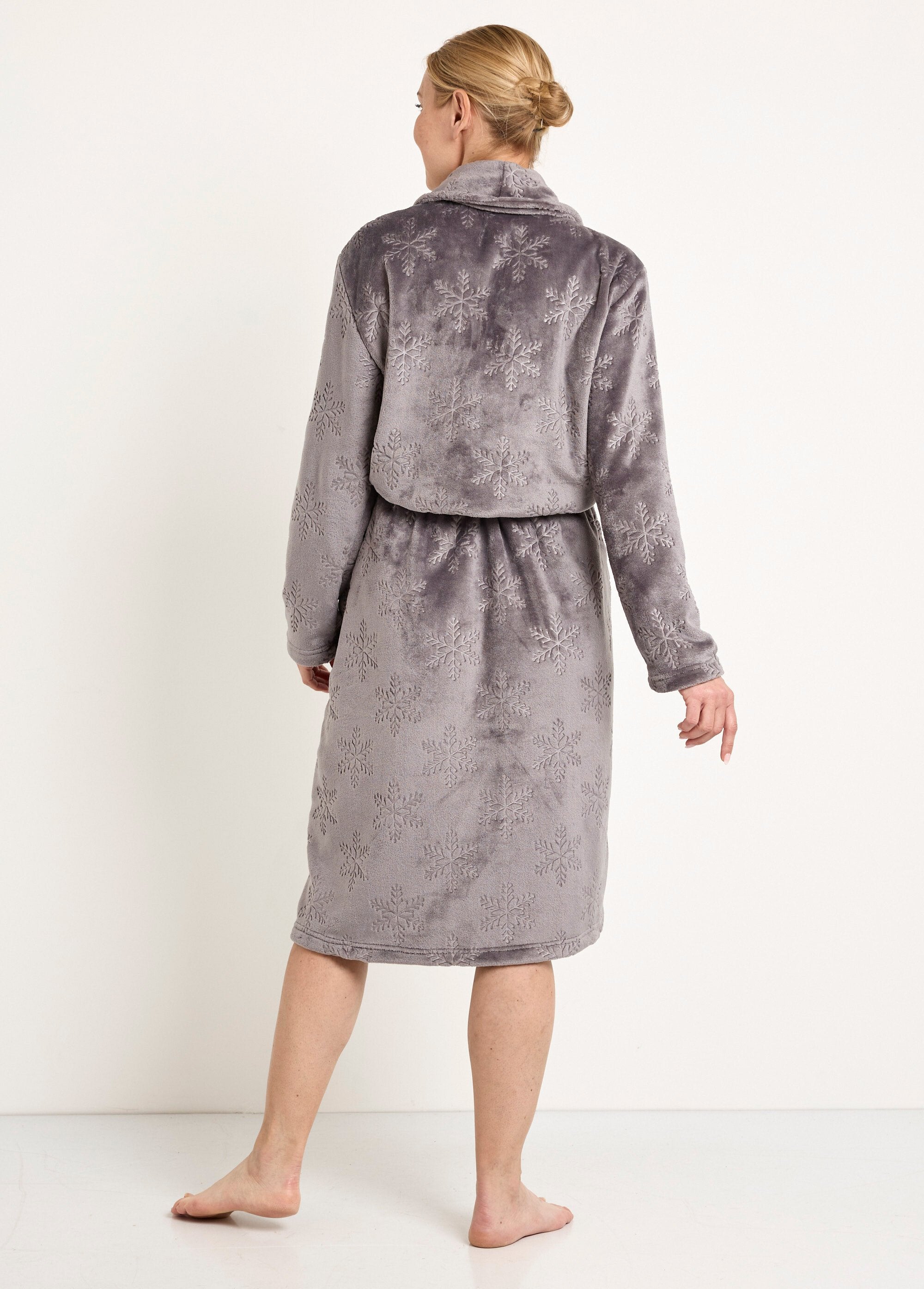 Accappatoio_in_pile_con_collo_a_scialle,_tocco_felpato,_lunghezza_120_cm_Gris_DO1_slim