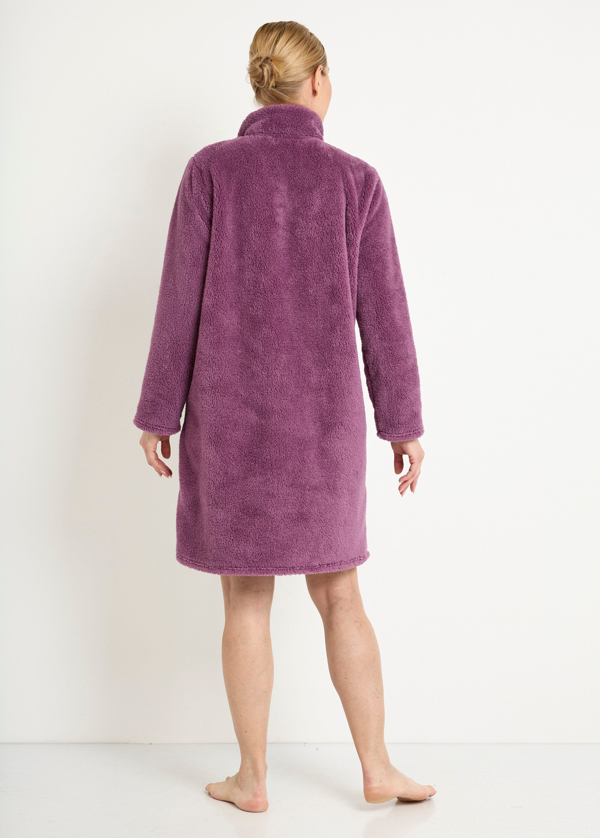 Accappatoio_corto_con_zip_e_collo_in_felpa_Prune_DO1_slim