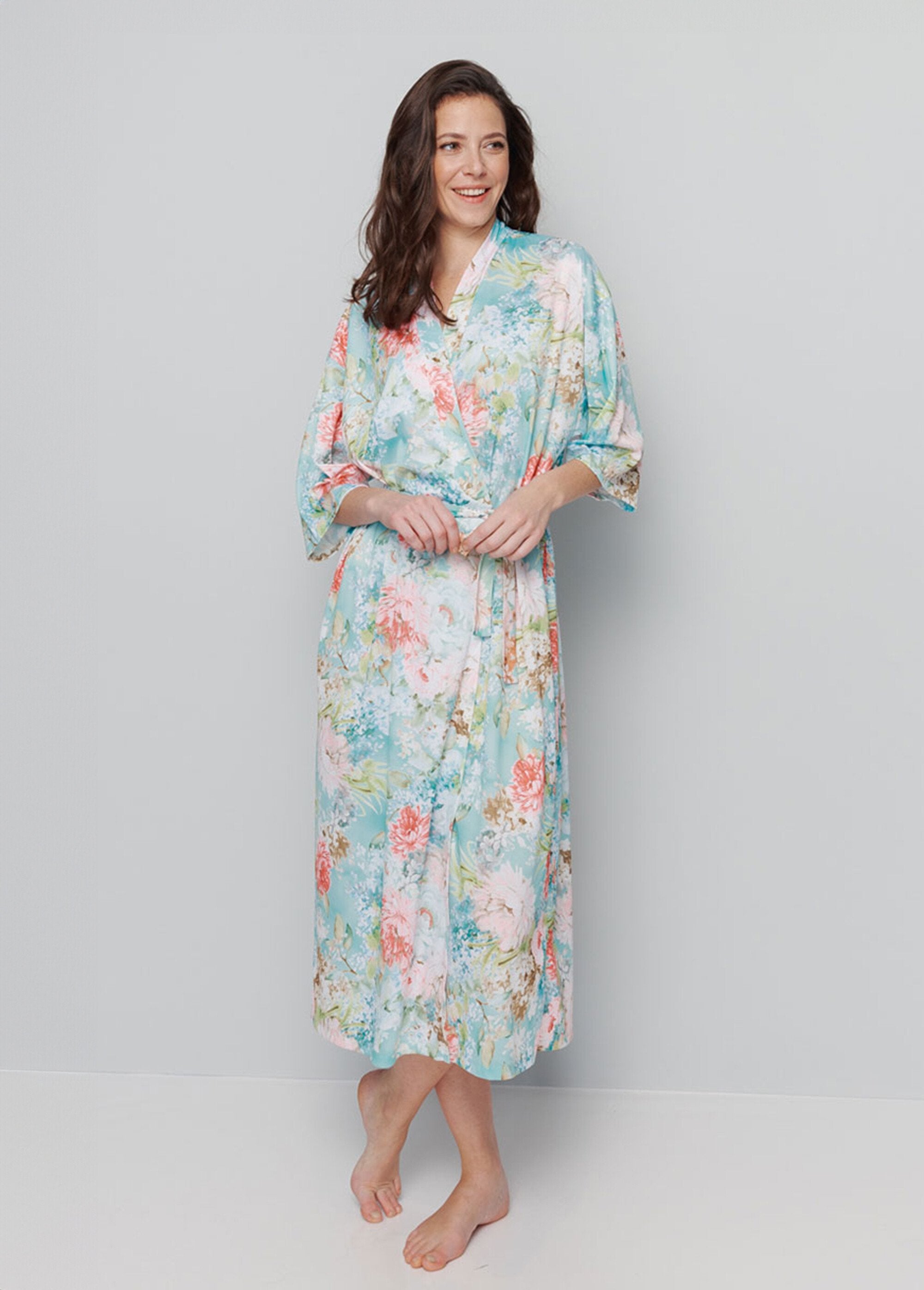 Accappatoio_kimono_floreale_in_raso_Sfondo_di_menta_FA1_slim
