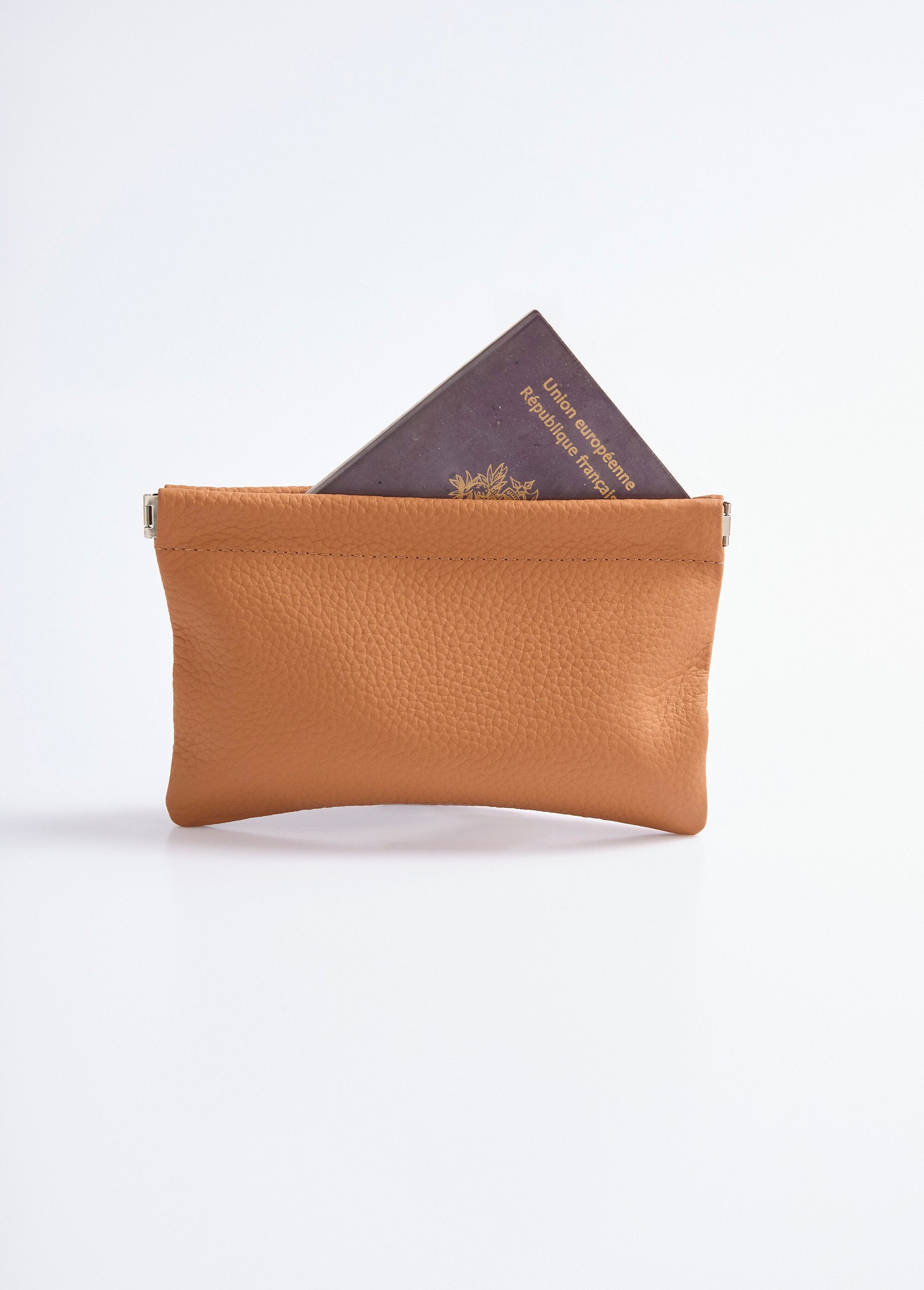 Petite_pochette_cuir_fermeture_rigide_Camel_FA1_slim