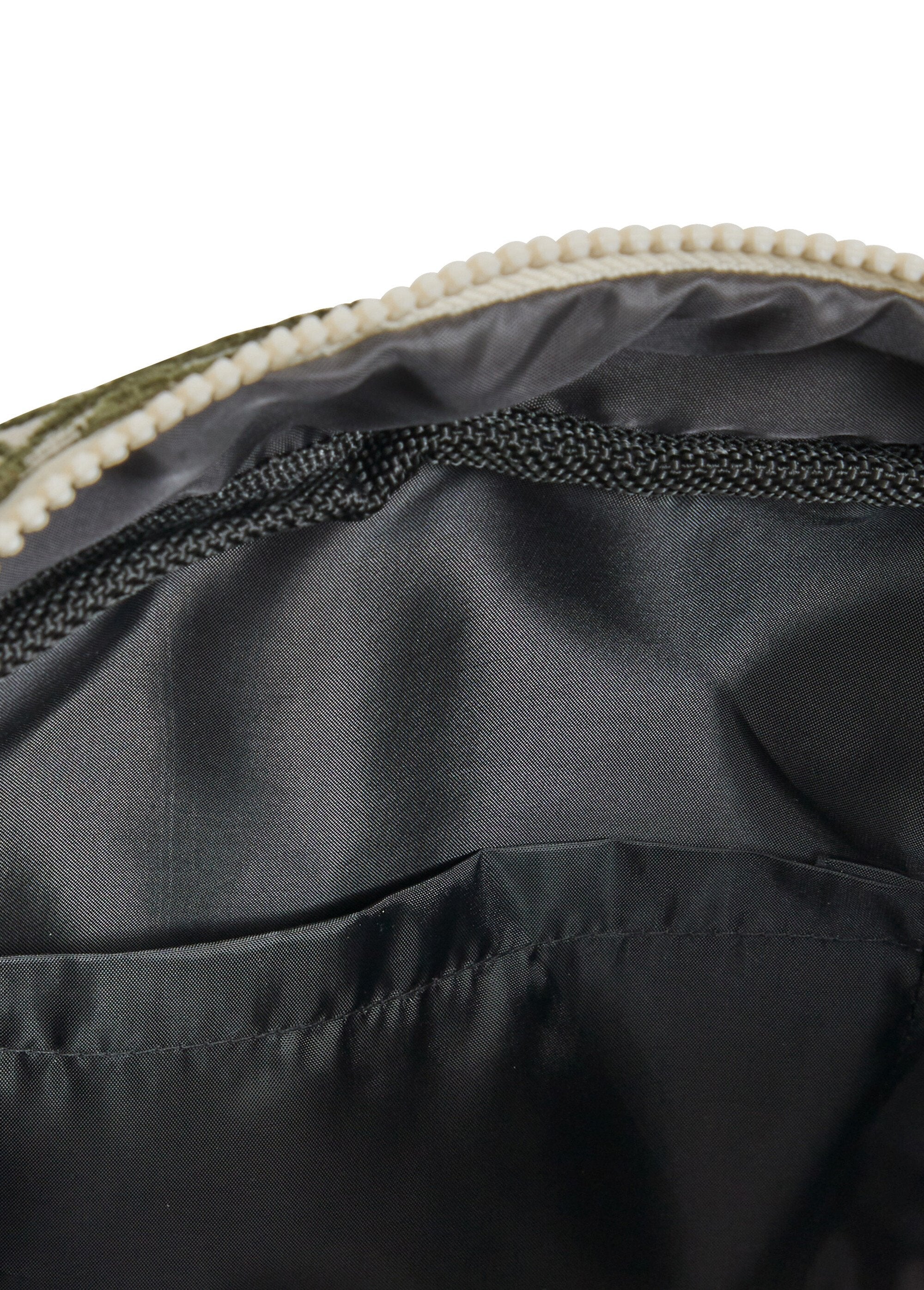 Piccola_borsa_da_toilette_in_tessuto_testurizzato_Vert_DE2_slim