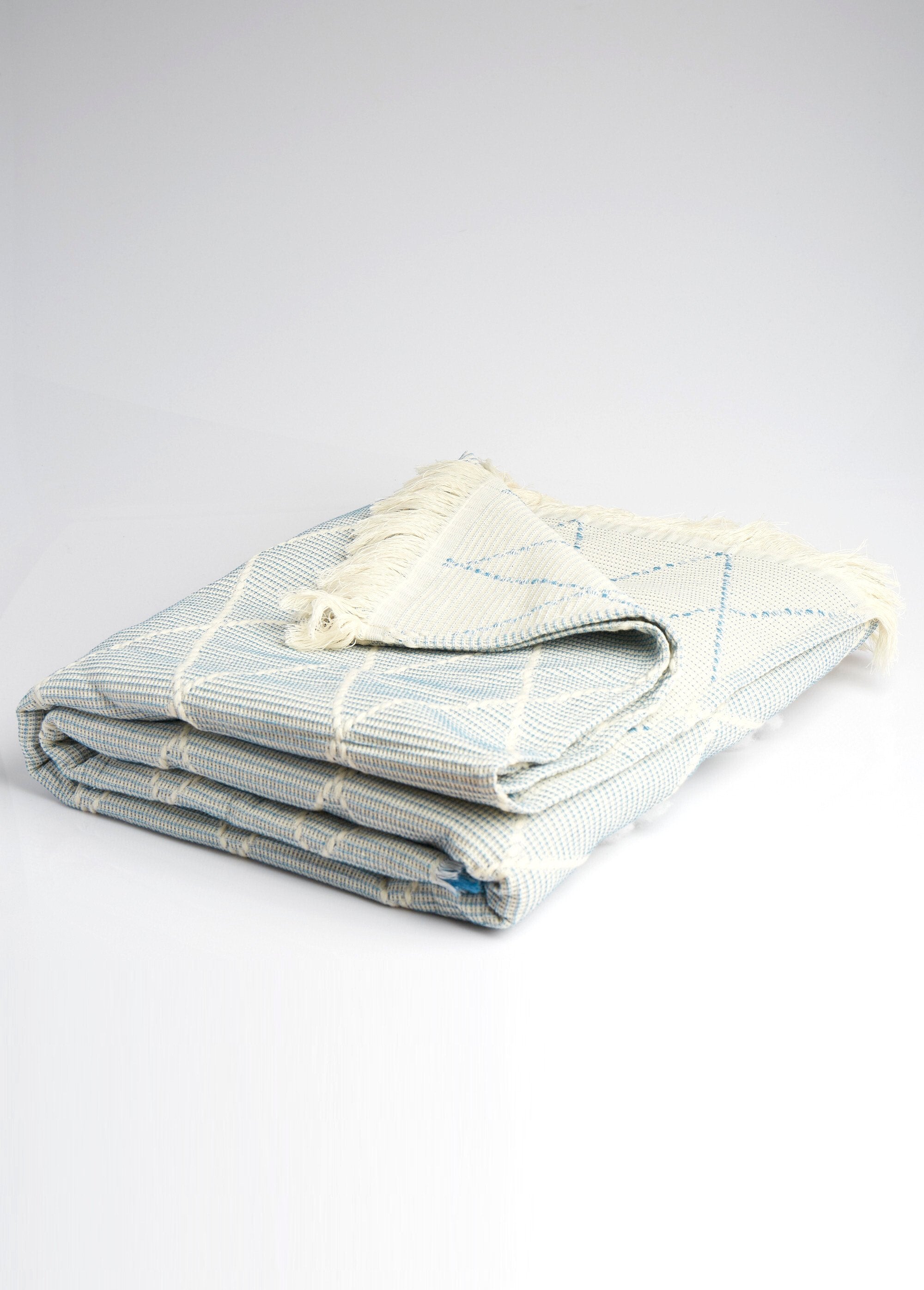 Coperta_in_cotone_testurizzato_con_motivo_a_rombi_Bleu_FA1_slim