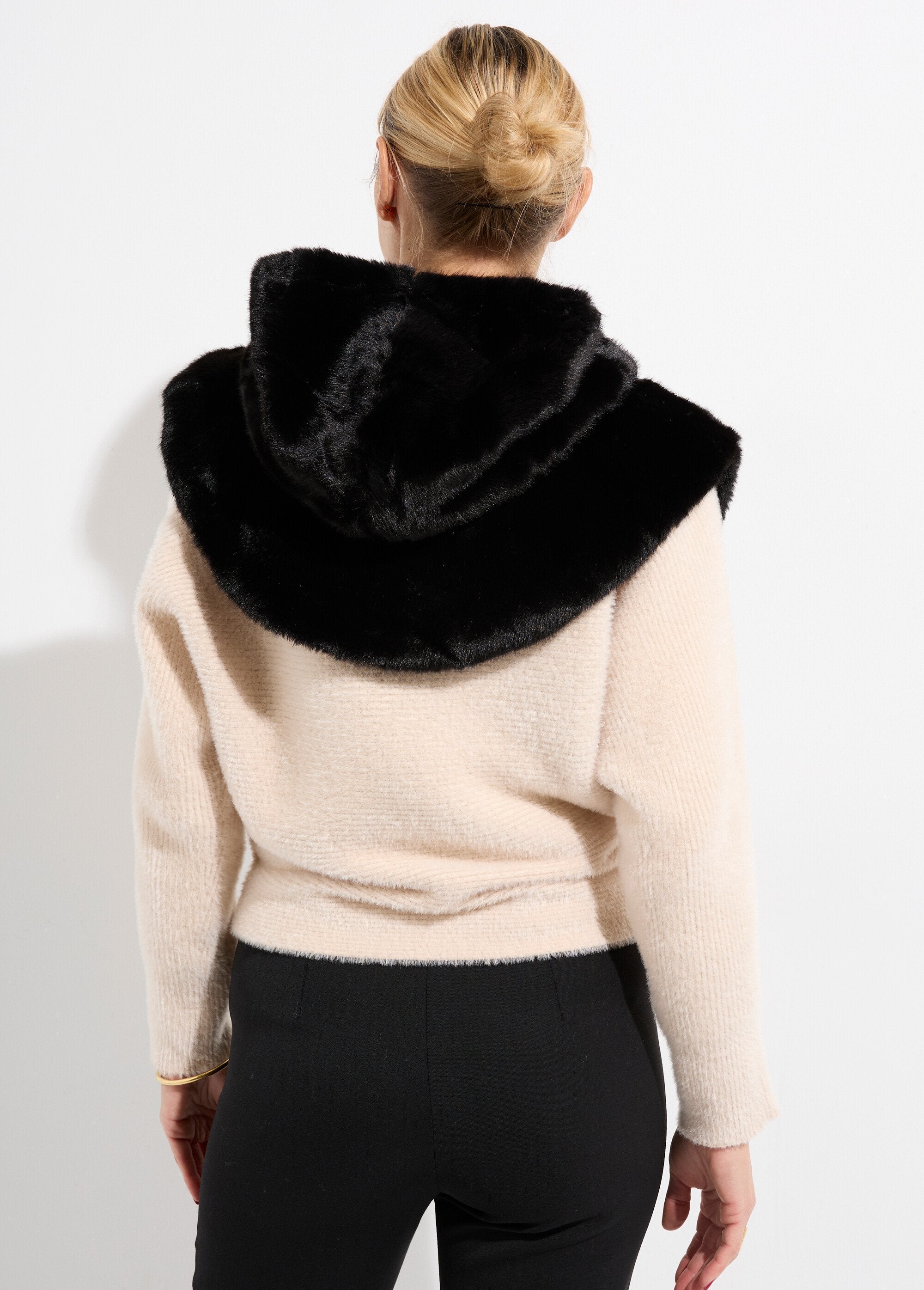 Plastron_zippé_fausse_fourrure_à_capuche_Noir_DO1_slim