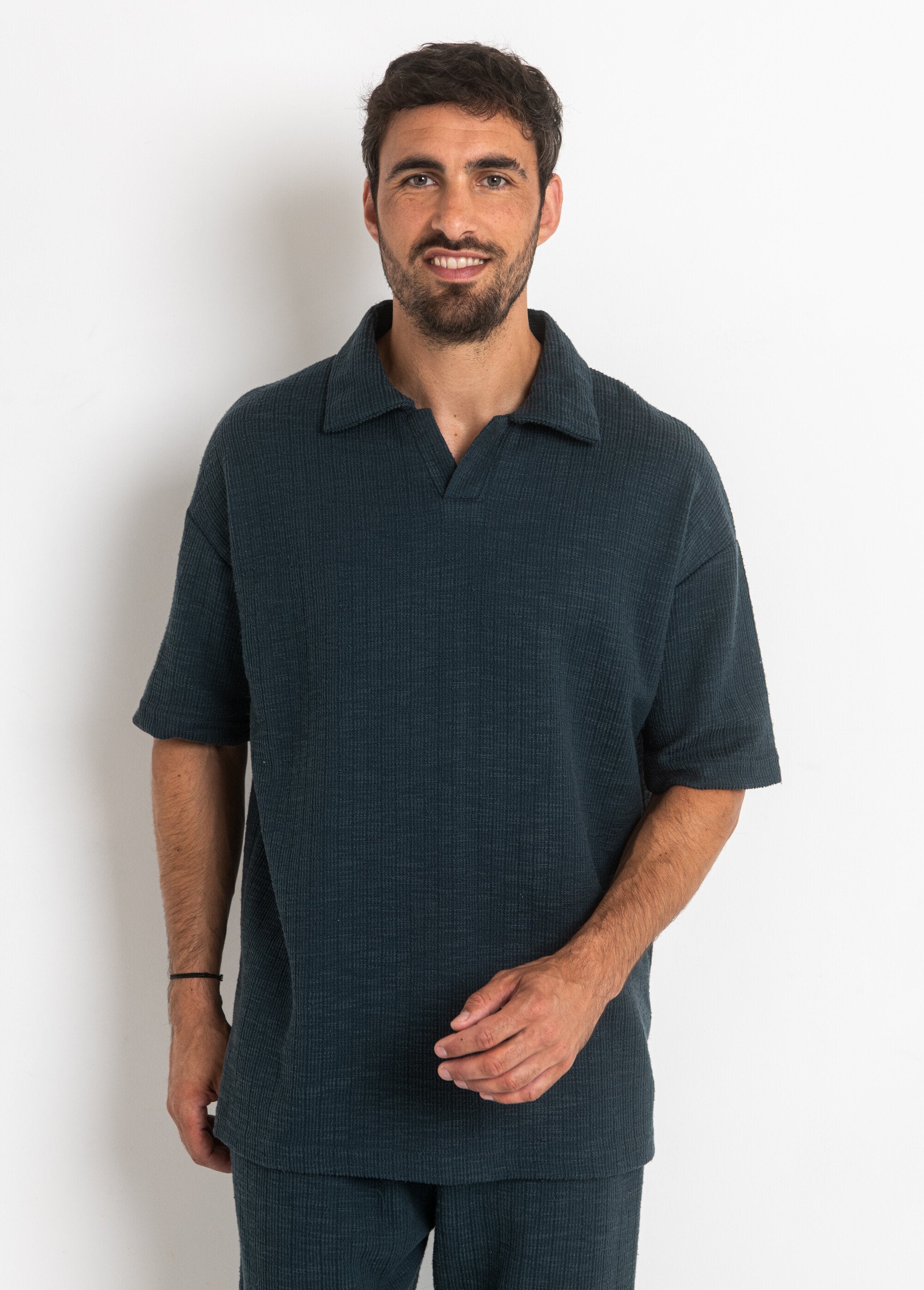 Polo_in_maglia_con_colletto_sartoriale_Bleu_FA1_slim