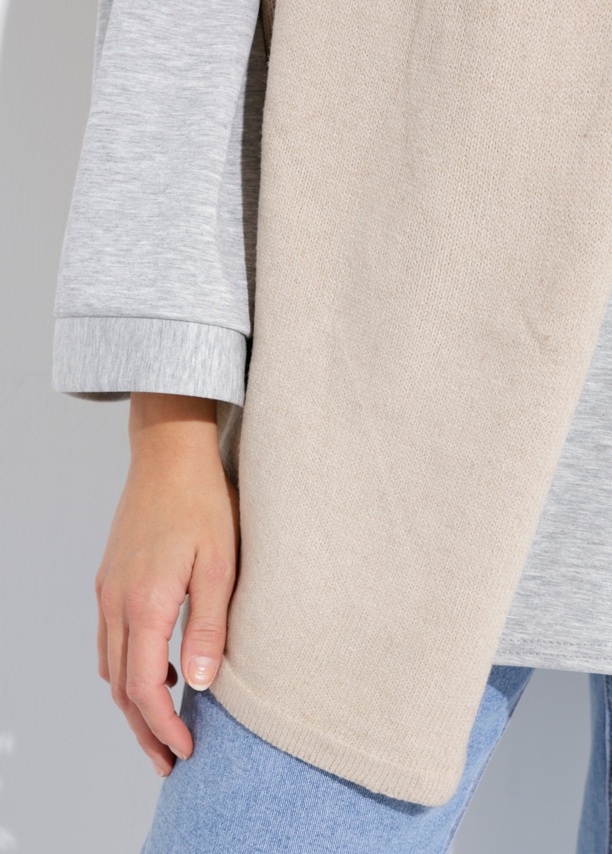 Caldo_poncho_a_mantella_lavorato_a_maglia_con_lana_Beige_DE1_slim