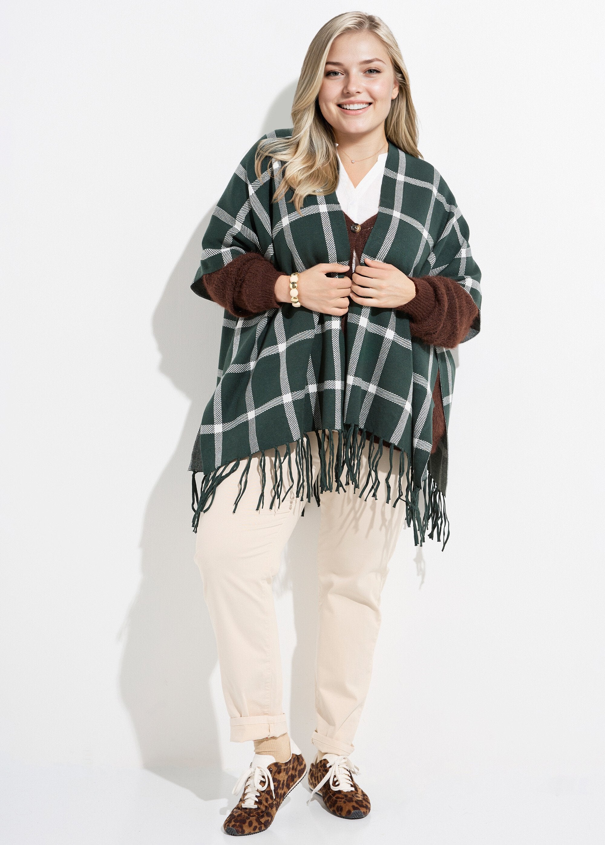 Poncho_a_mantella_lavorato_a_maglia,_motivo_a_quadri_Carreaux_vert_SF1_curvy