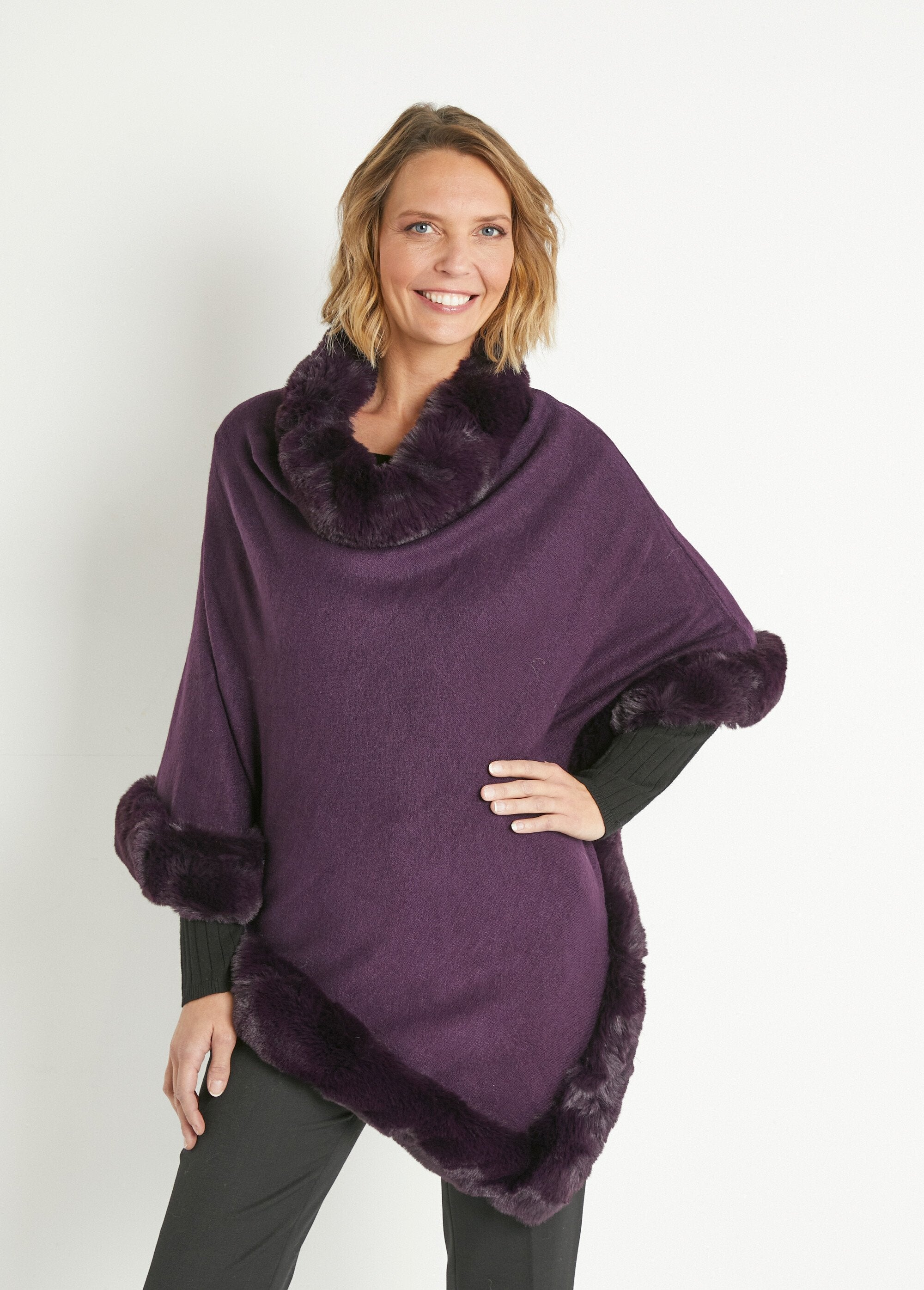 Poncho_in_maglia_con_bordo_in_pelliccia_Prune_FA1_slim