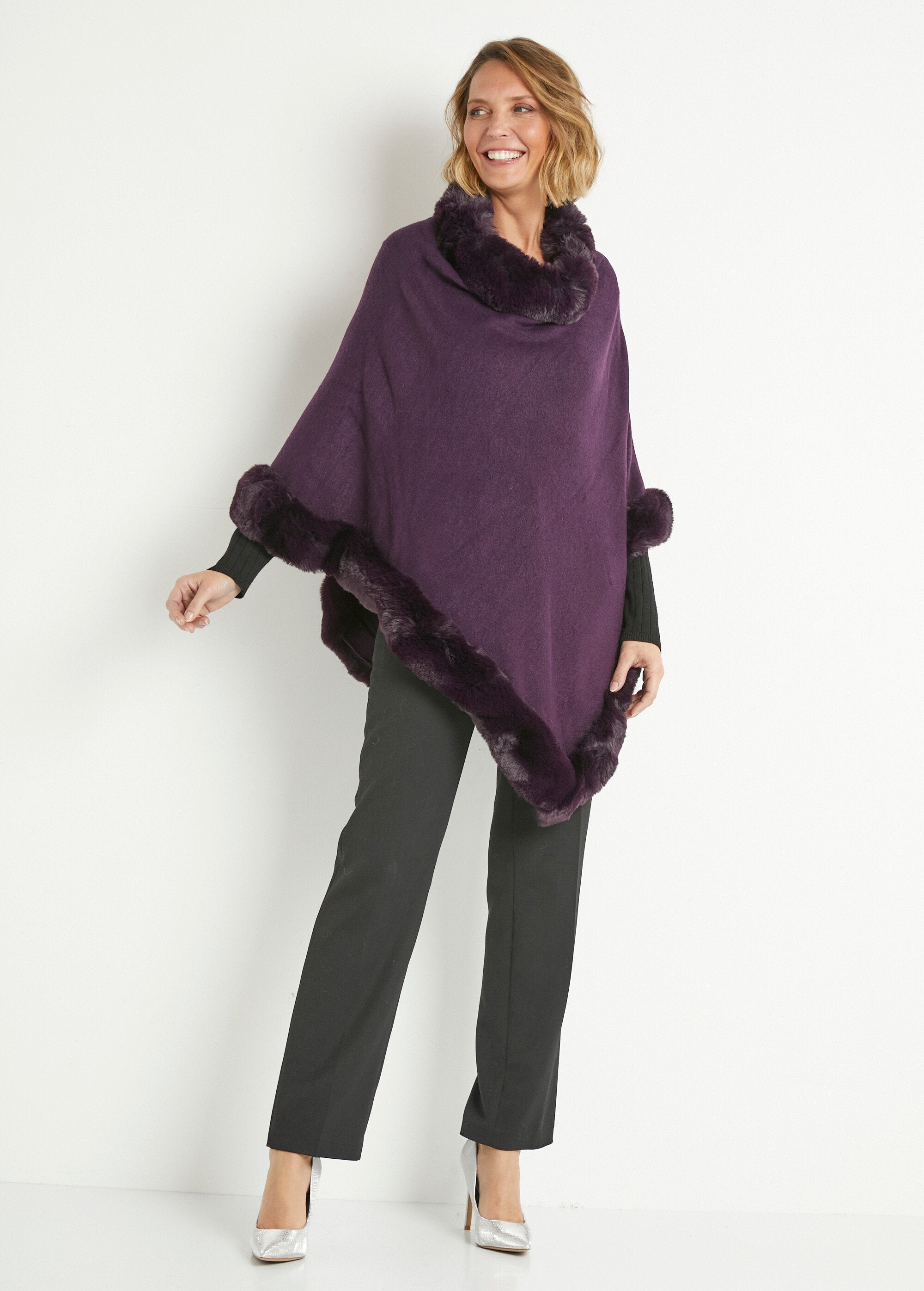 Poncho_in_maglia_con_bordo_in_pelliccia_Prune_SF1_slim