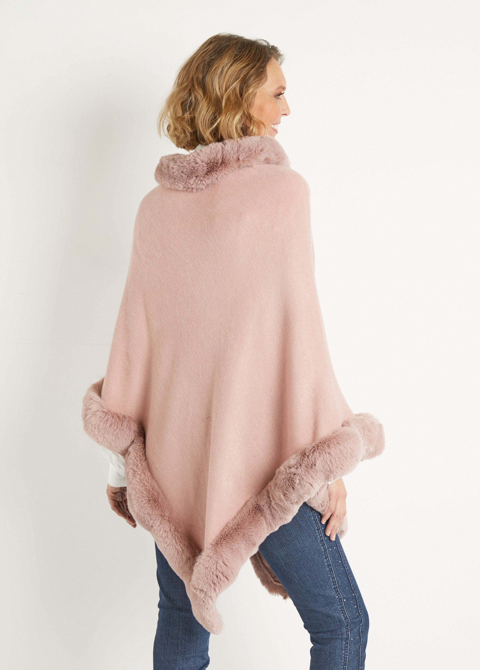 Poncho_in_maglia_con_bordo_in_pelliccia_Rose_DO1_slim