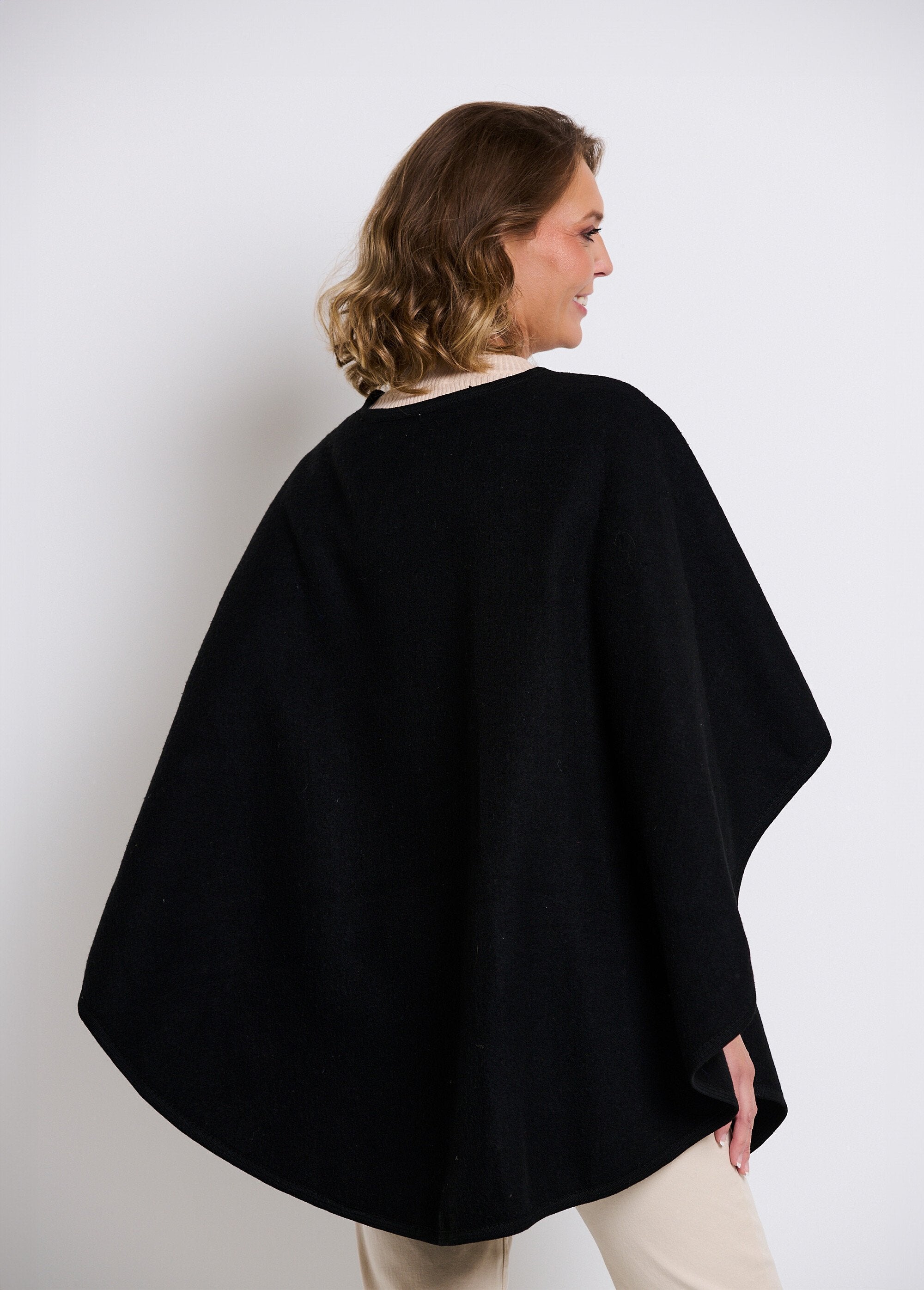 Poncho_in_caldo_tessuto_sbieco_tono_su_tono_Noir_DO1_slim