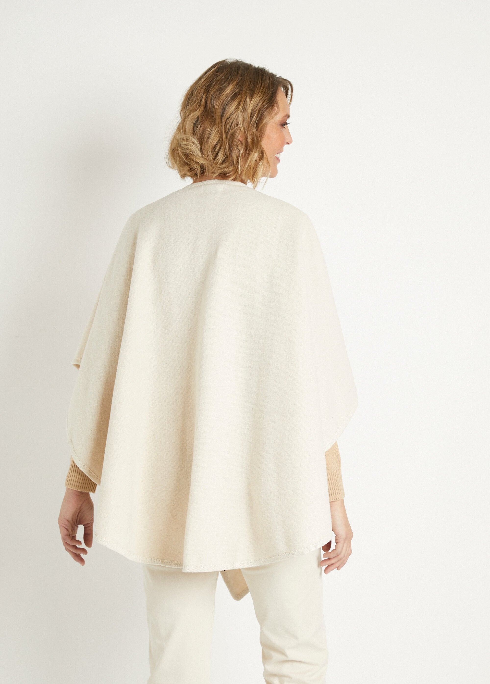 Poncho_in_caldo_tessuto_sbieco_tono_su_tono_Beige_DO1_slim