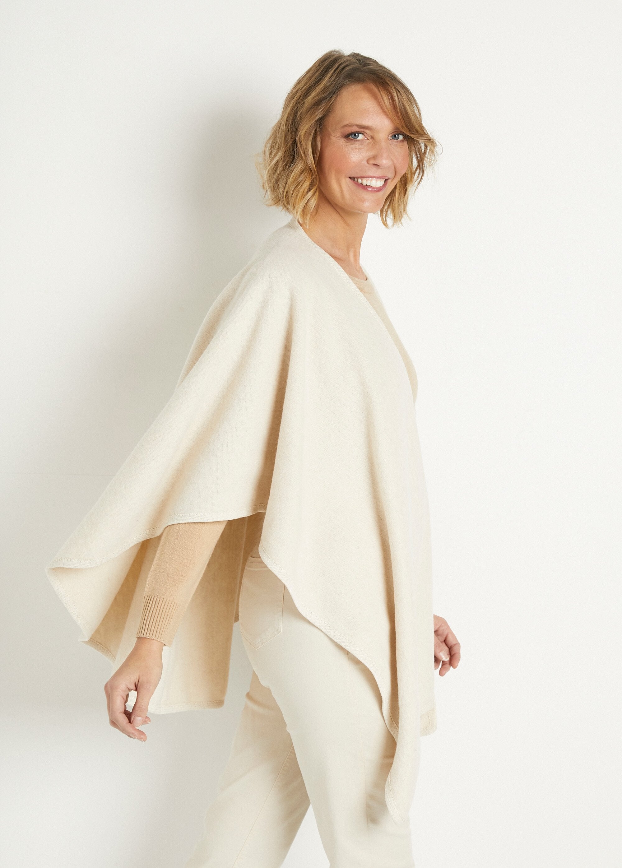 Poncho_in_caldo_tessuto_sbieco_tono_su_tono_Beige_DR1_slim