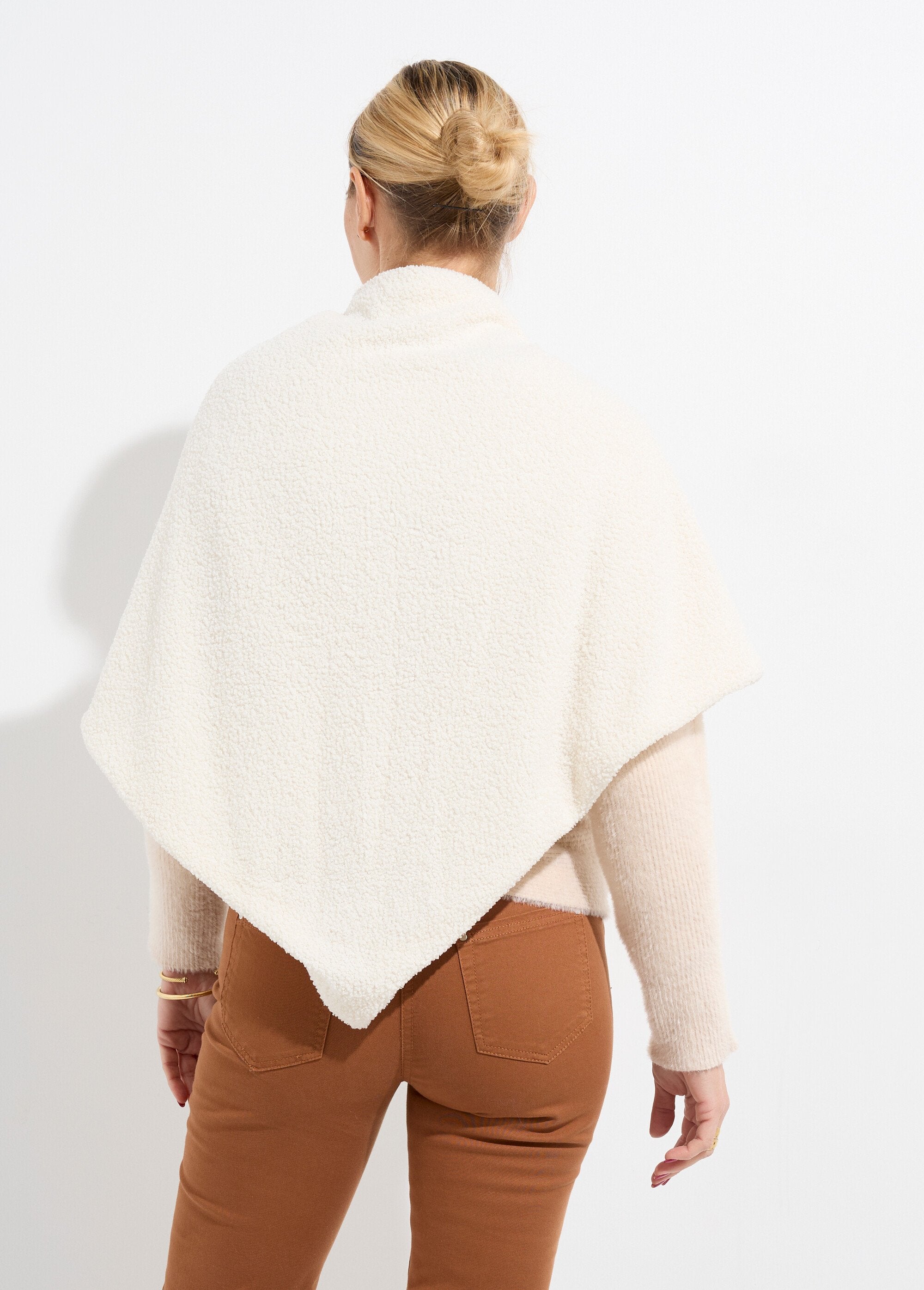 Poncho_toucher_laineux_chainette_métal_Beige_DO1_slim