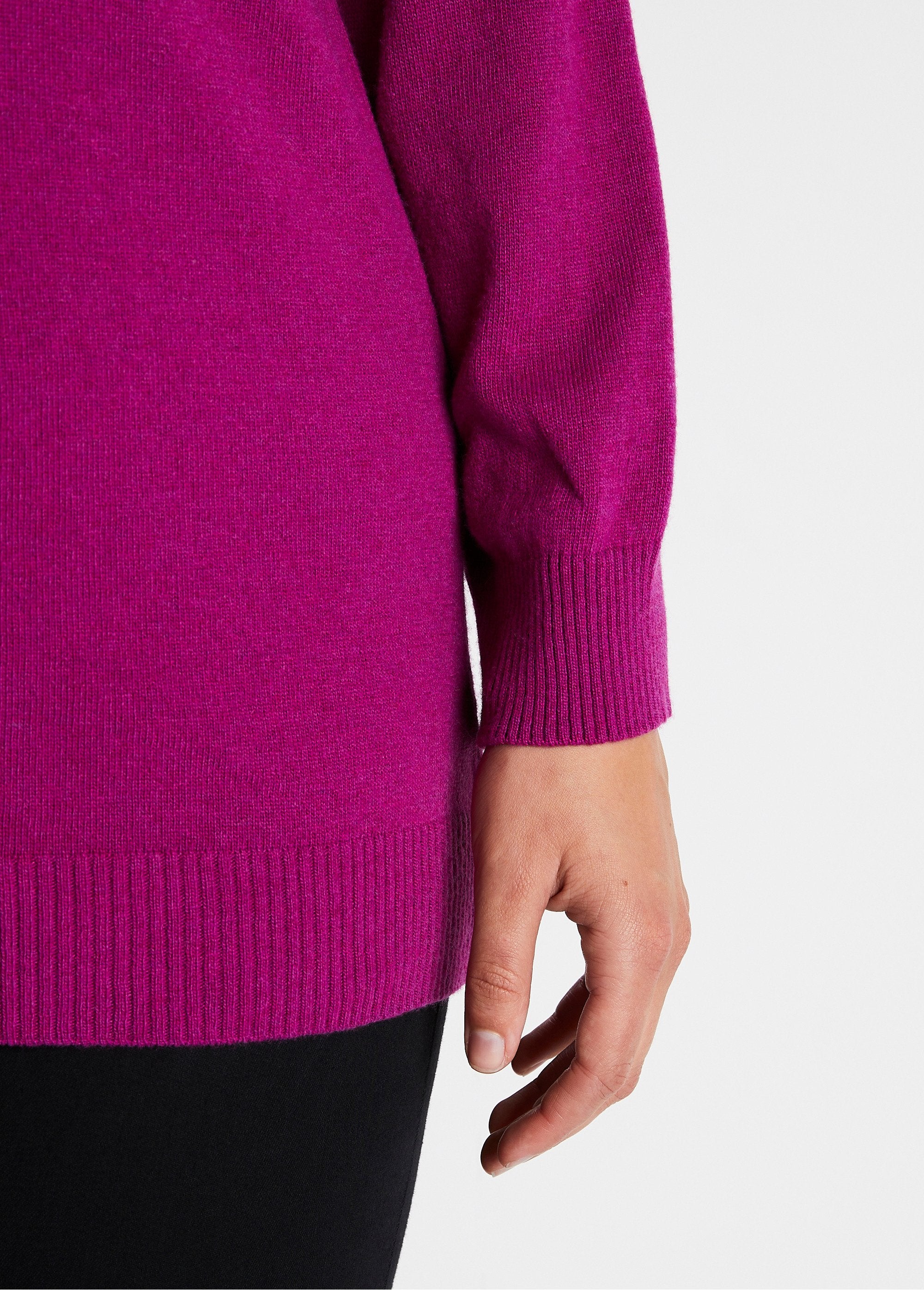 Maglione_con_fibre_riciclate,_lana_e_cashmere_Cassis_DE2_curvy