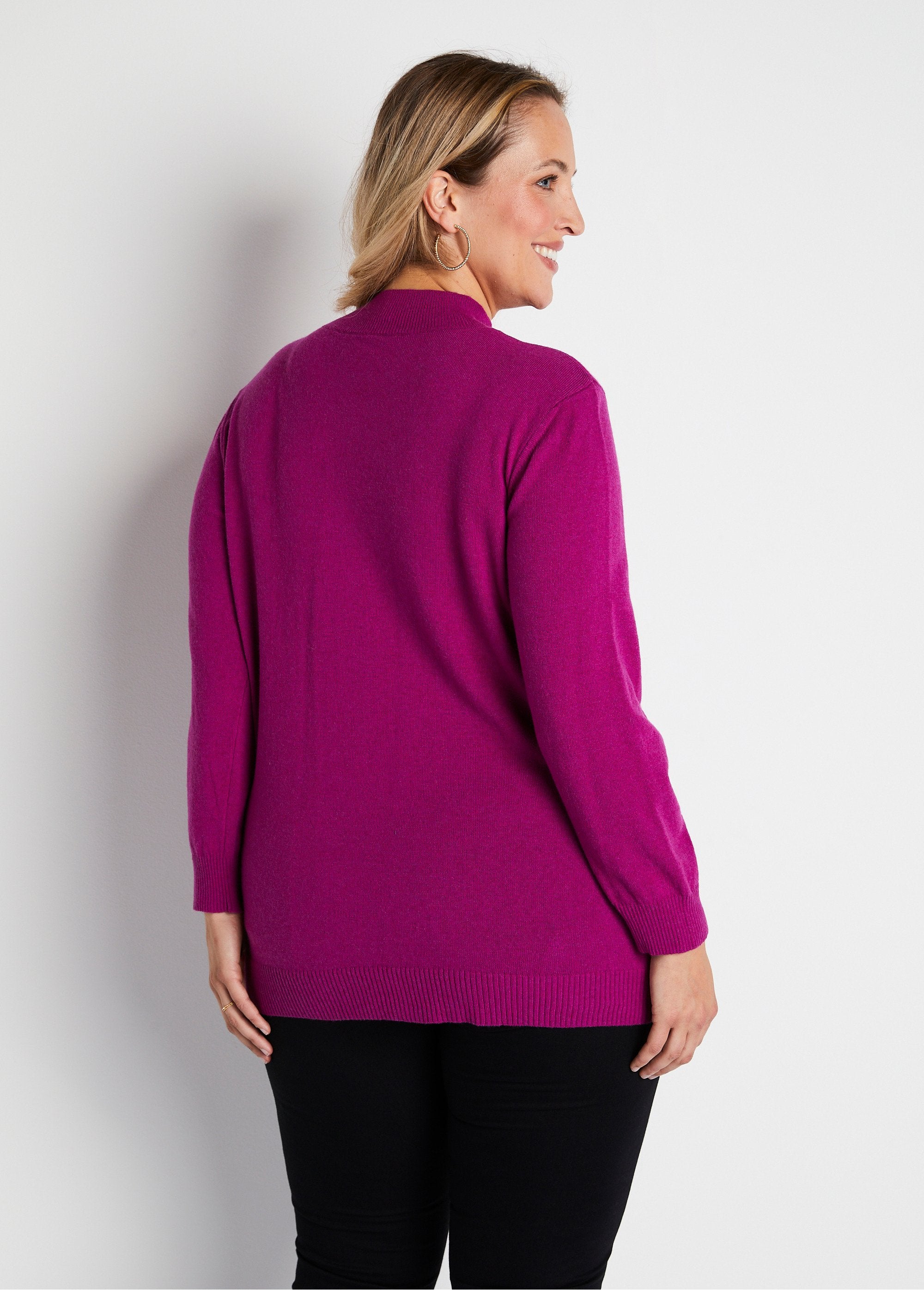 Maglione_con_fibre_riciclate,_lana_e_cashmere_Cassis_DO1_curvy