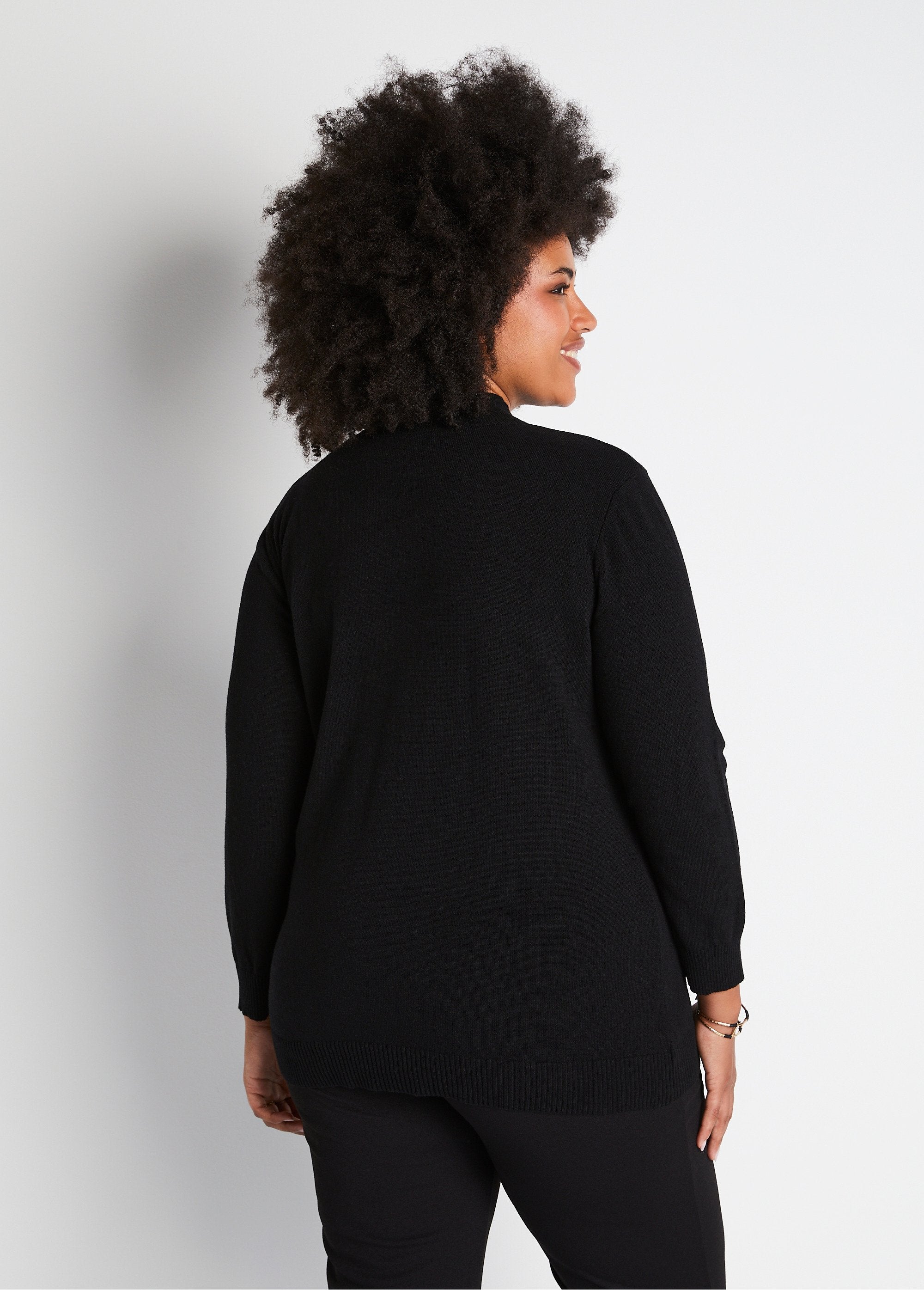 Maglione_con_fibre_riciclate,_lana_e_cashmere_NERO_DO1_curvy