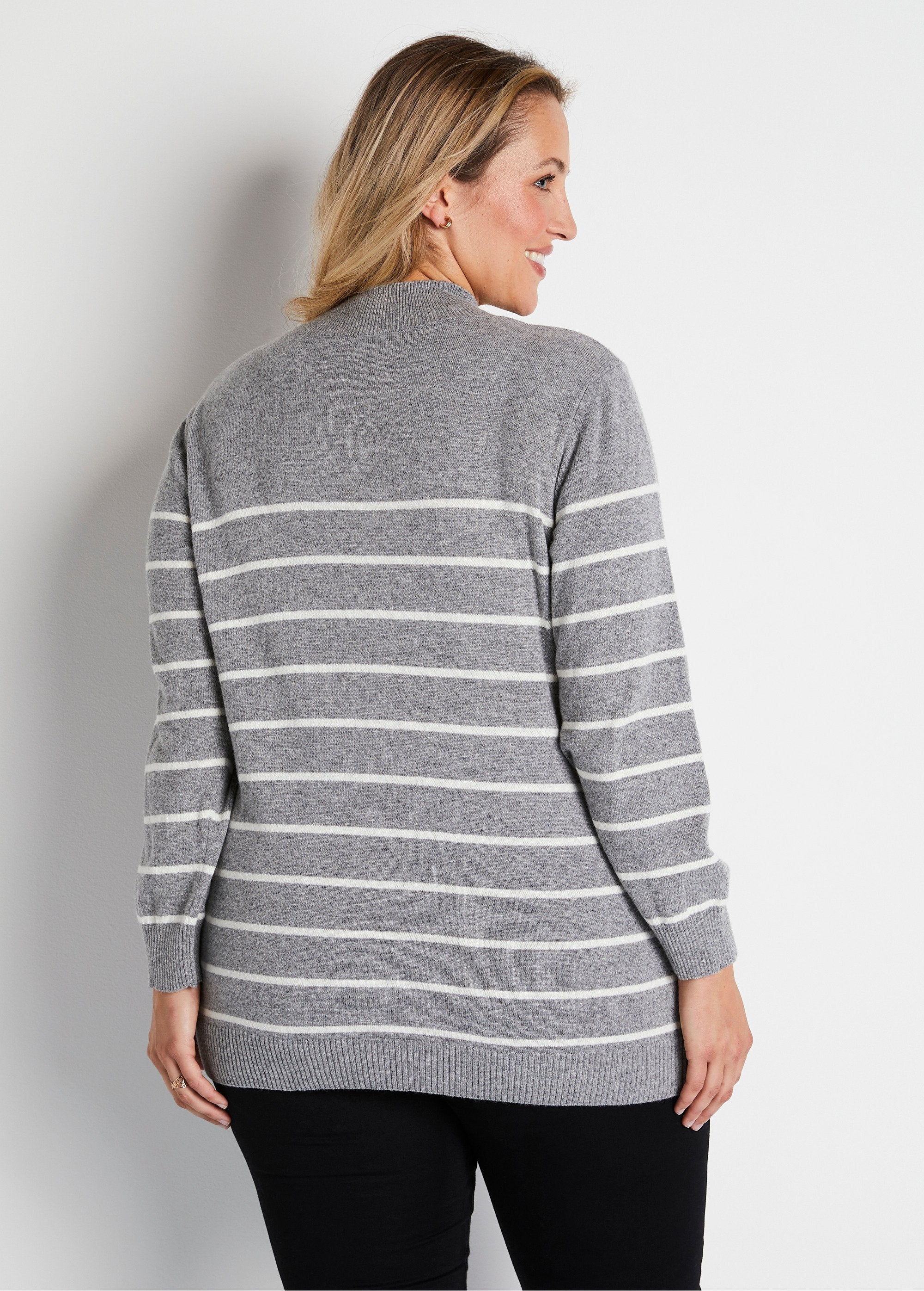 Maglione_con_fibre_riciclate,_lana_e_cashmere_Striscia_ecrù_DO1_curvy