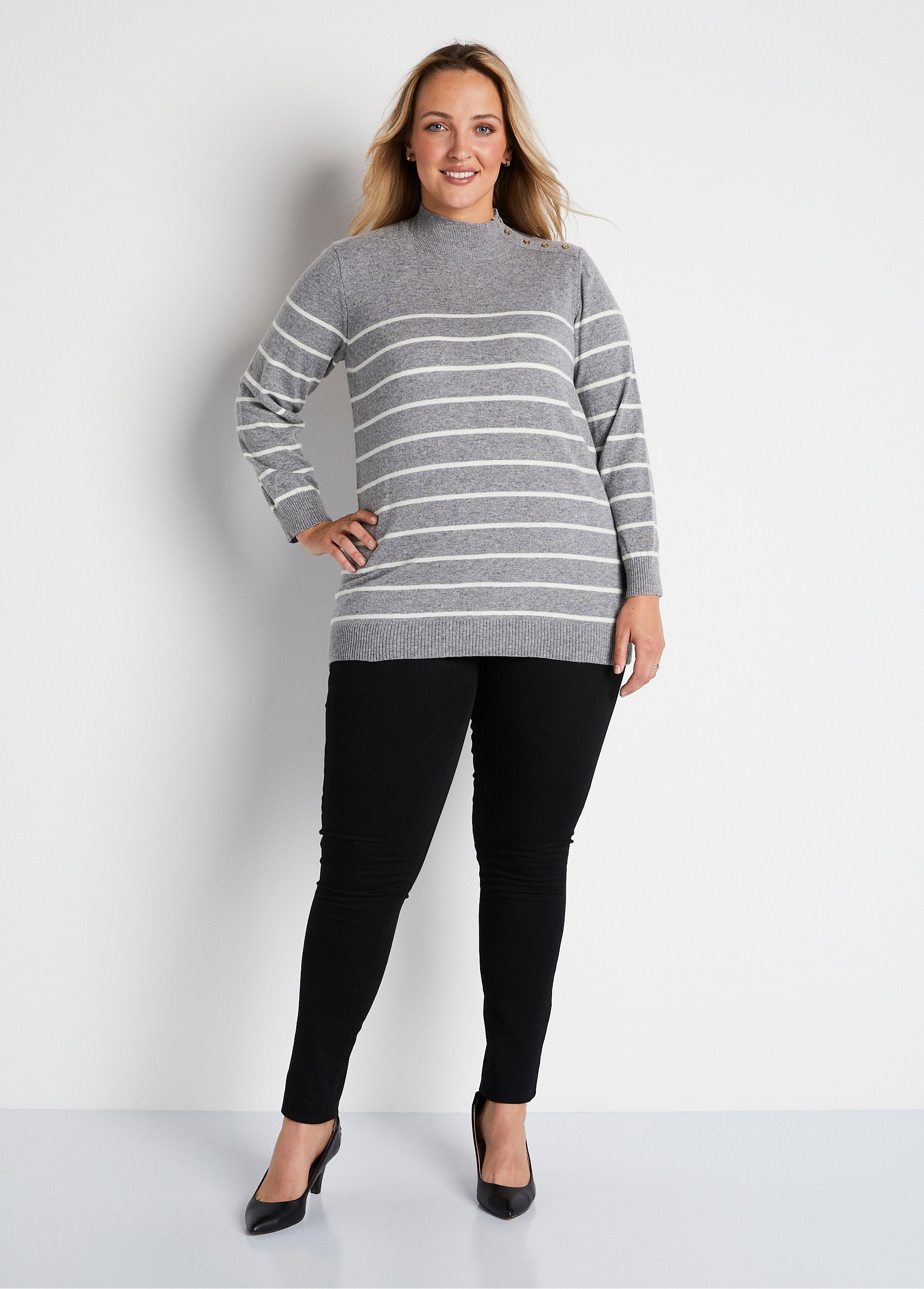 Maglione_con_fibre_riciclate,_lana_e_cashmere_Striscia_ecrù_SF1_curvy