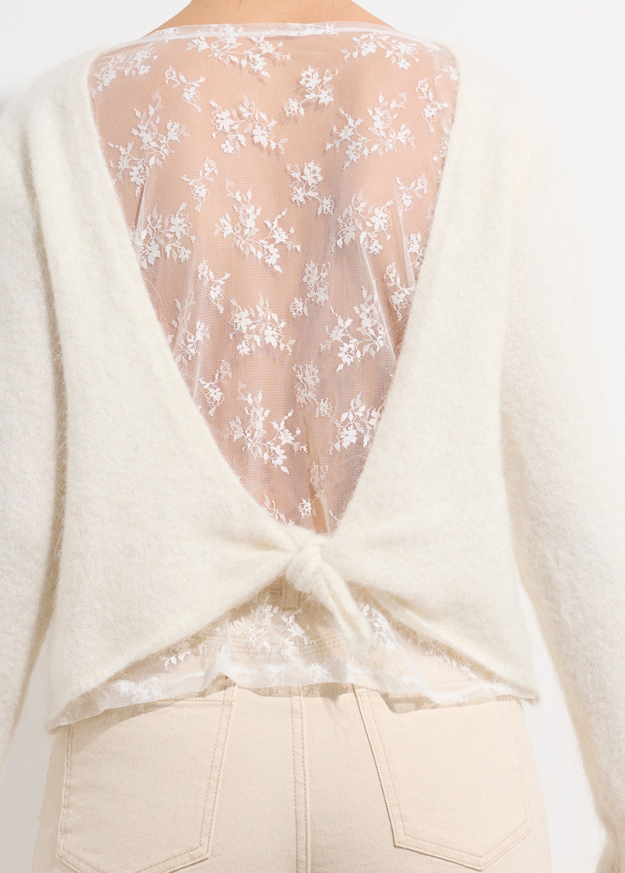 Maglia_in_lana_con_dettaglio_posteriore_in_pizzo_Ecru_DE2_slim