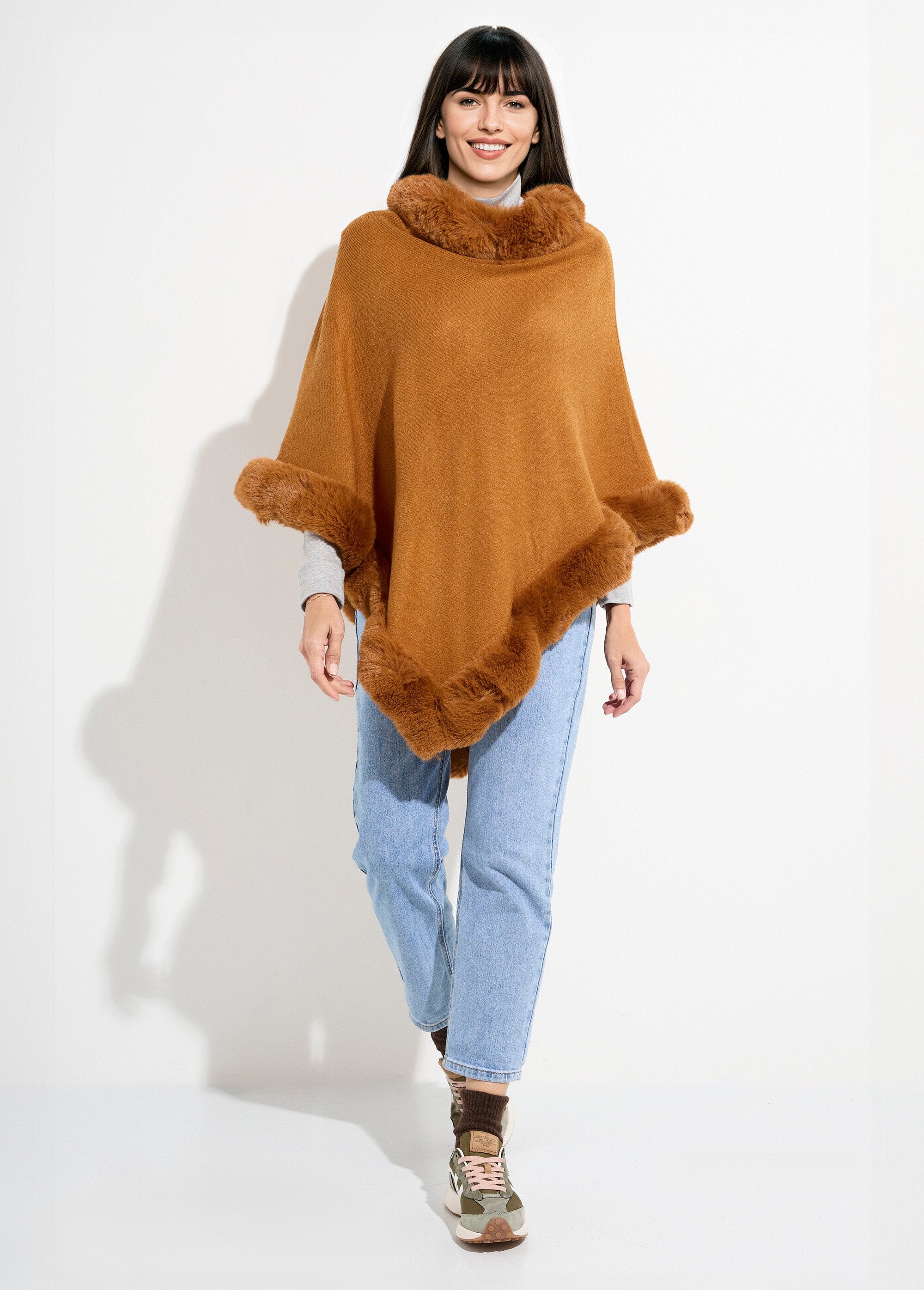 Mantella_in_maglina,_bordo_in_pelliccia_tono_su_tono_Camel_SF1_slim