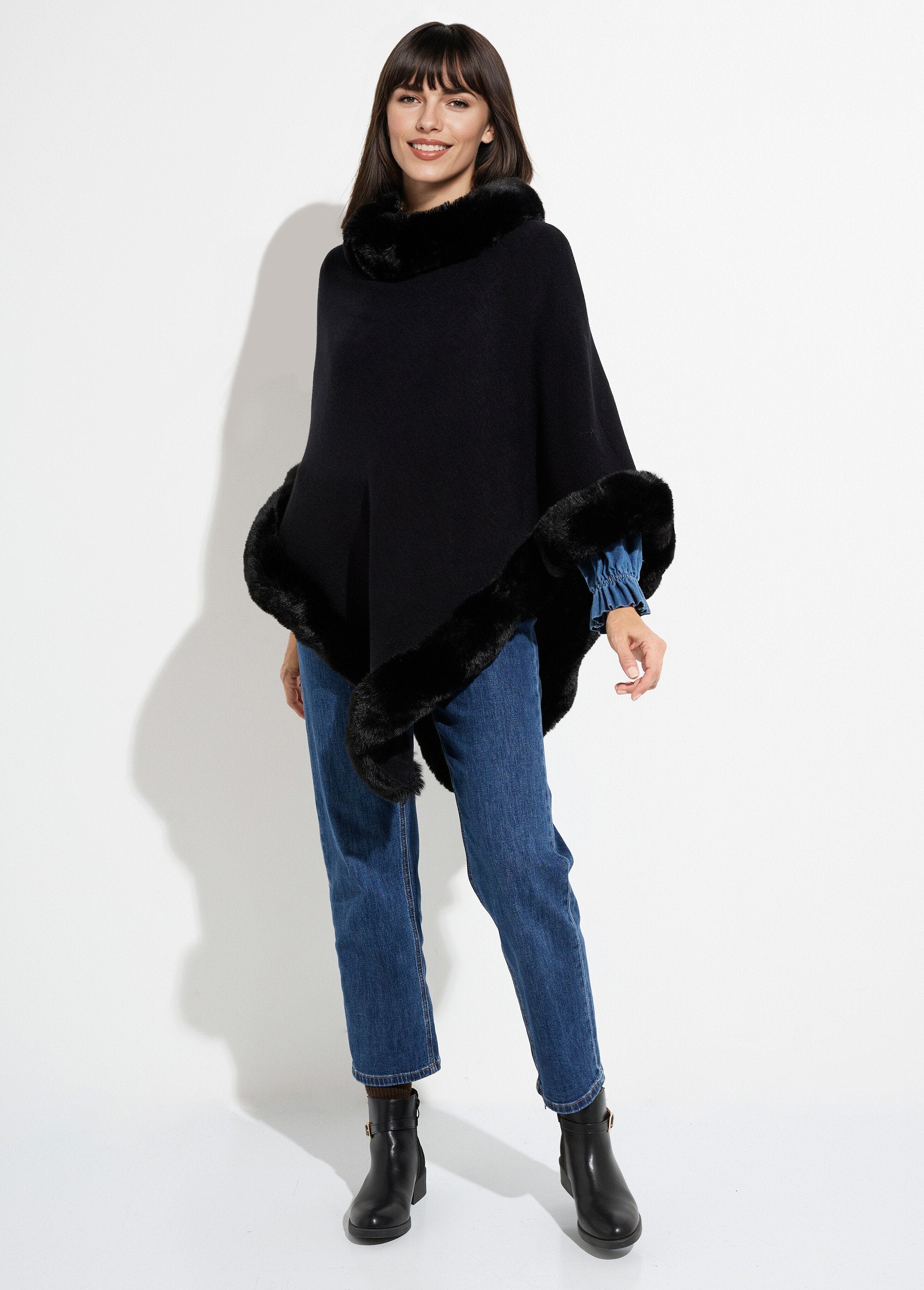 Mantella_in_maglina,_bordo_in_pelliccia_tono_su_tono_Noir_SF1_slim