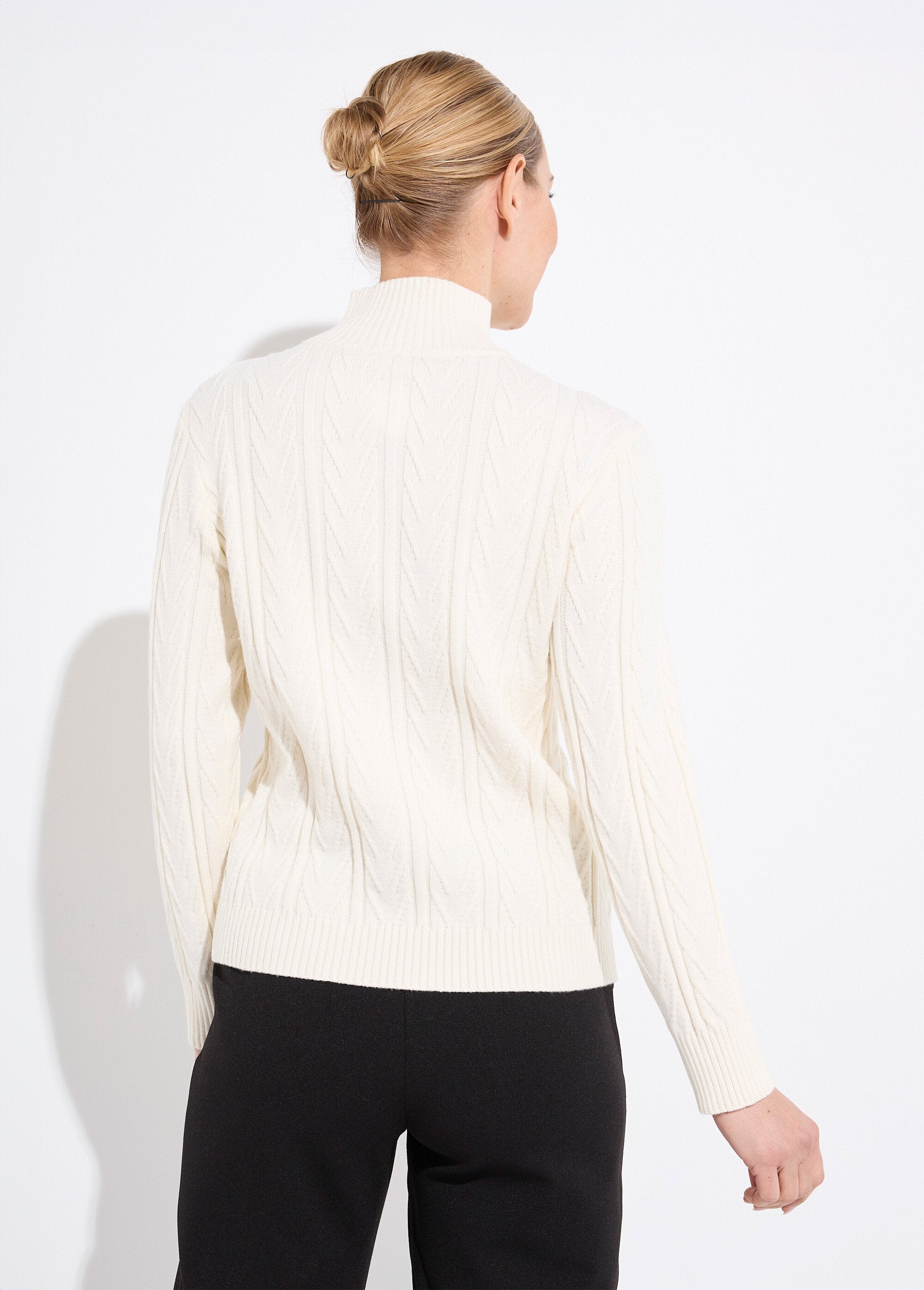 Caldo_maglione_a_collo_alto_a_coste_e_ritorto_Ecru_DO1_slim