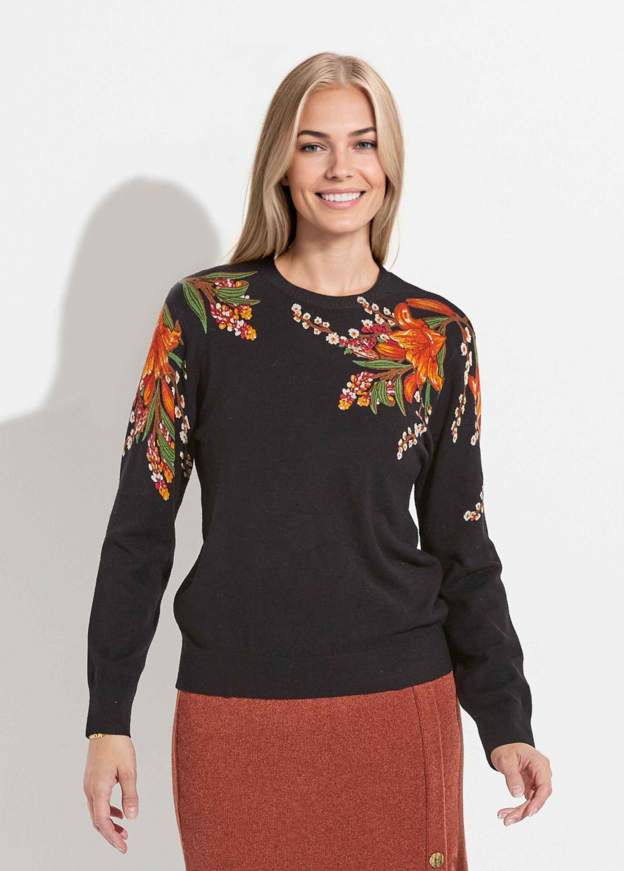 Maglia_a_maniche_lunghe_con_stampa_floreale_e_scollo_rotondo_Noir_FA1_slim