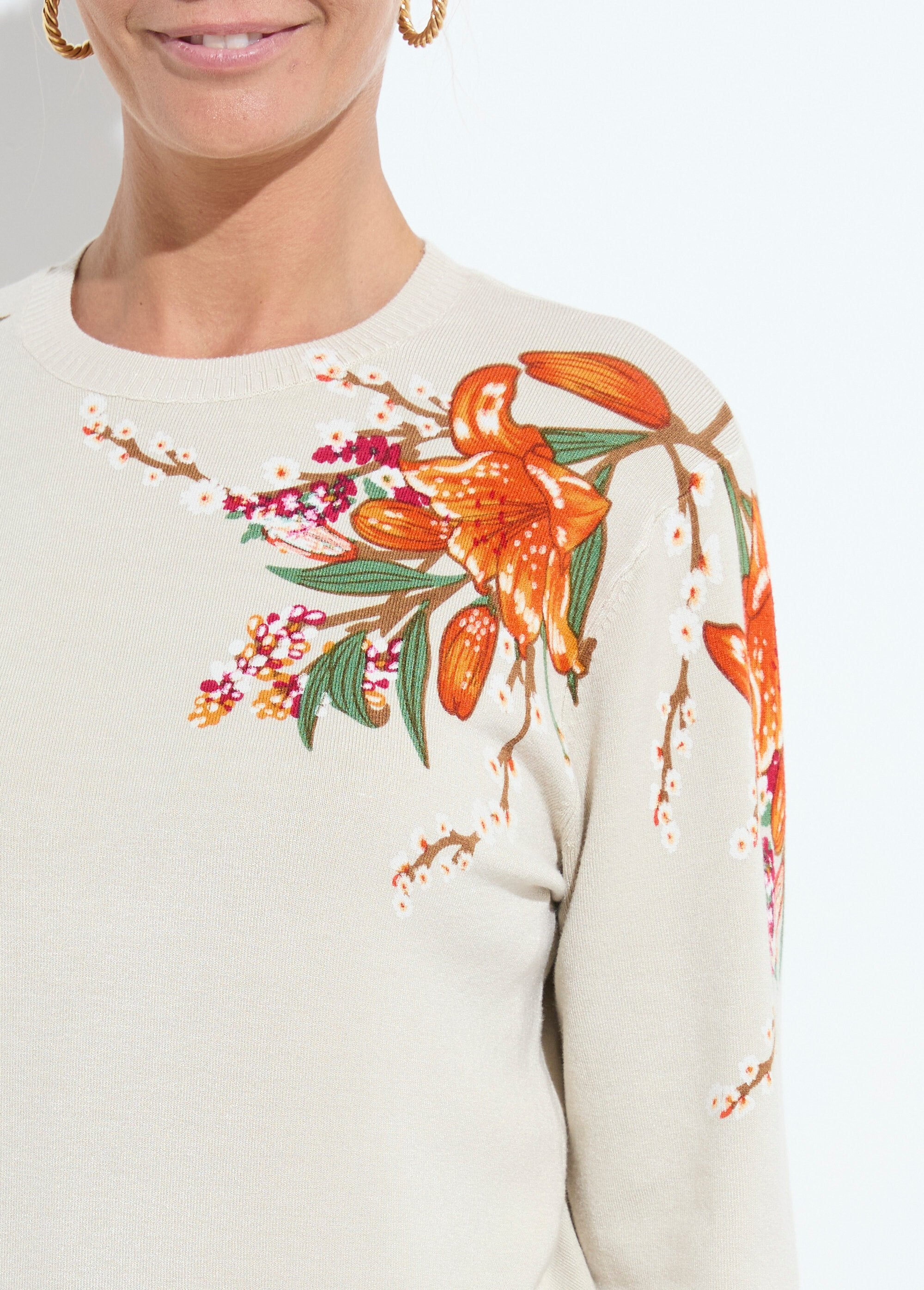 Maglia_a_maniche_lunghe_con_stampa_floreale_e_scollo_rotondo_Beige_DE1_slim