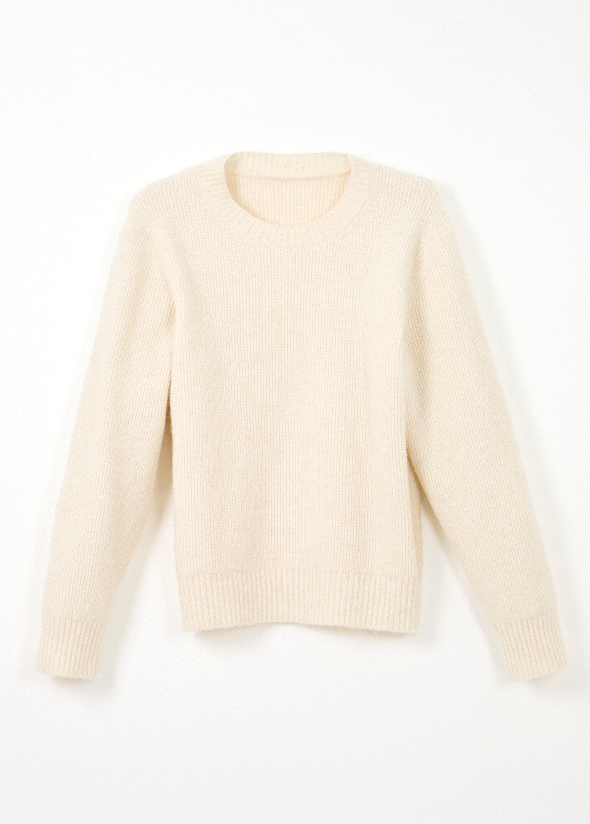 Caldo_maglione_a_coste_con_lana_e_fibre_riciclate_Ivoire_AP1_slim