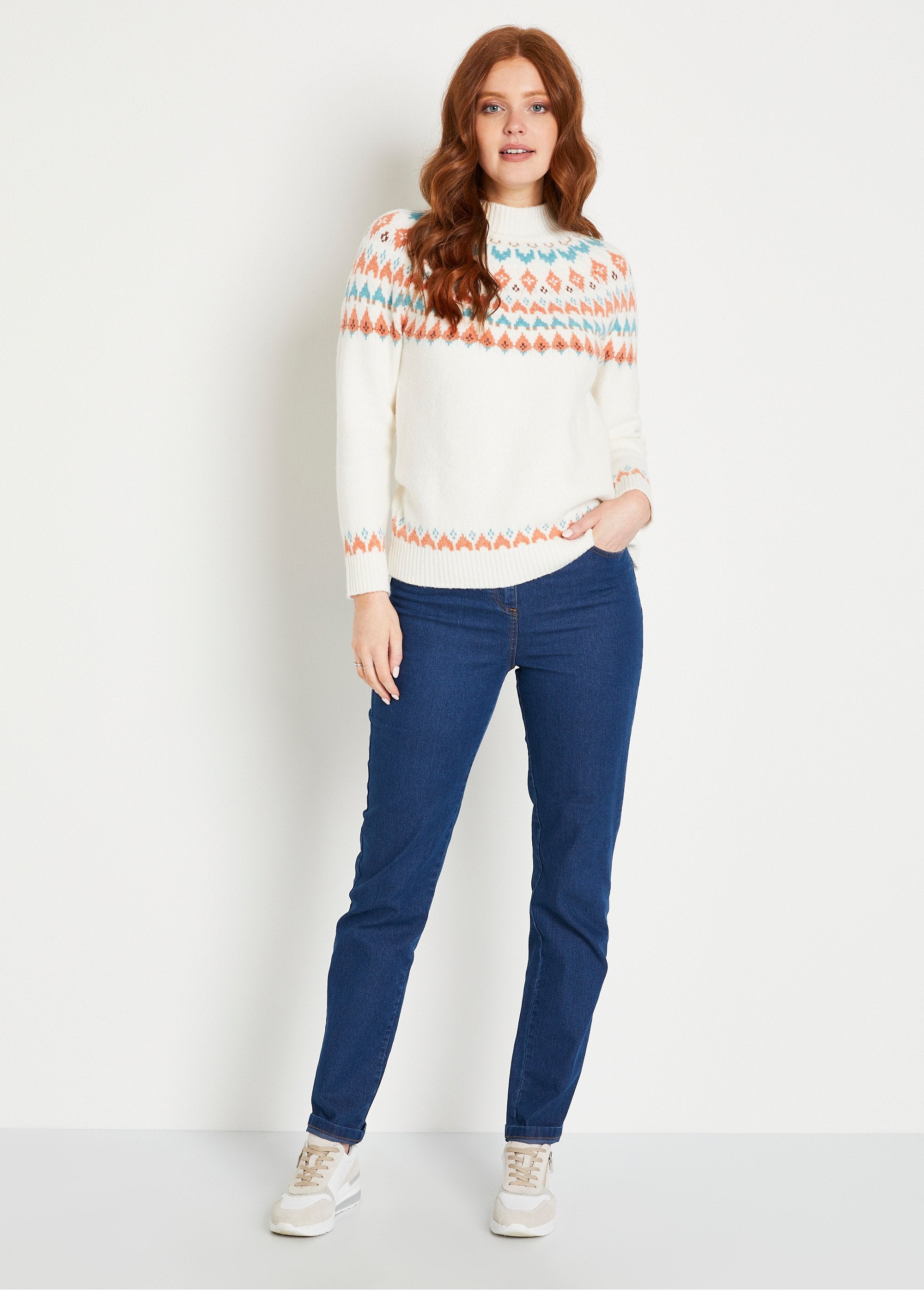 Caldo_maglione_corto_con_collo_alto_in_jacquard_solare_Ecru_et_aqua_SF1_slim