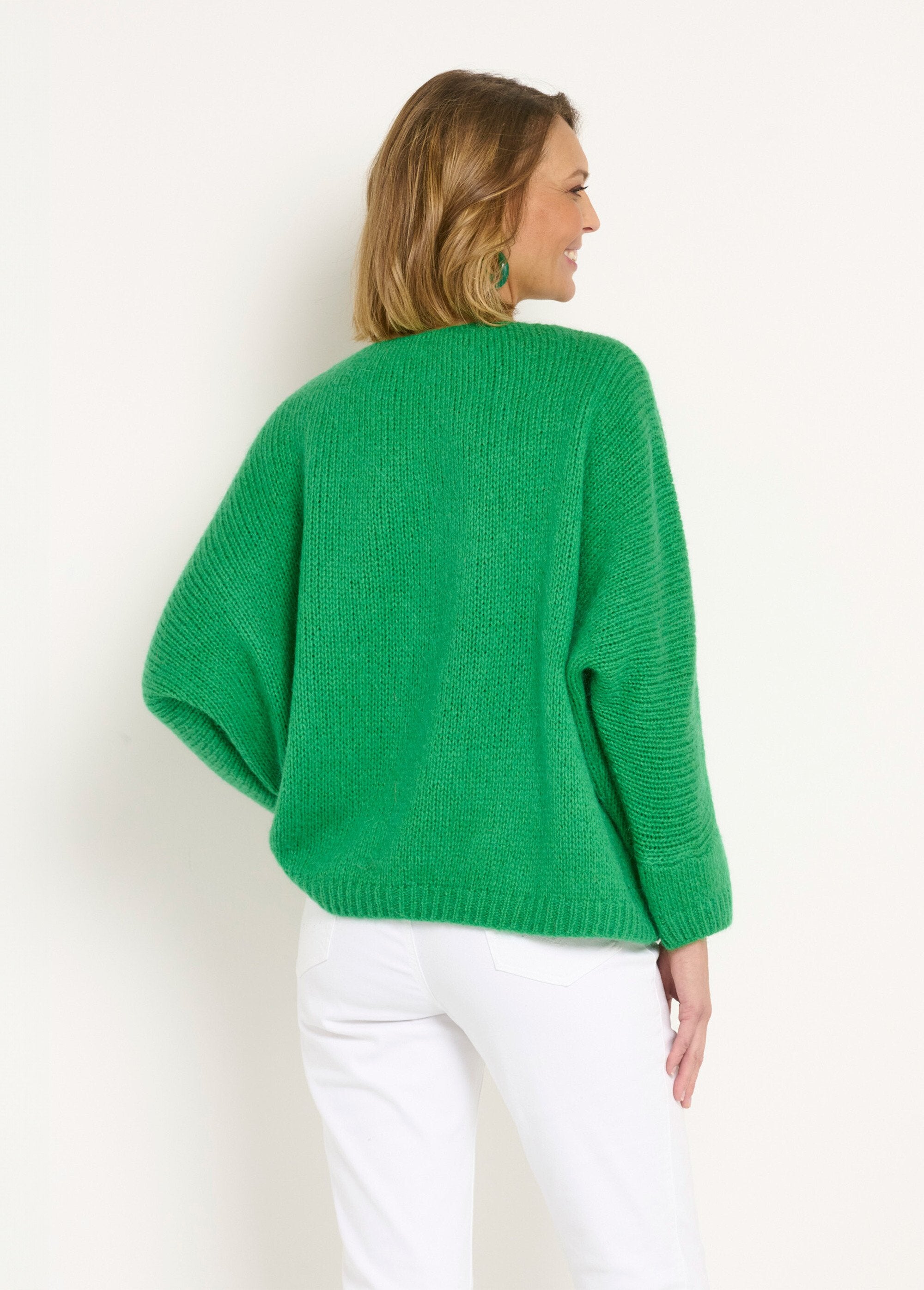 Maglione_in_lana_e_mohair_con_scollo_a_V_e_giromanica_sceso_Vert_DO1_slim