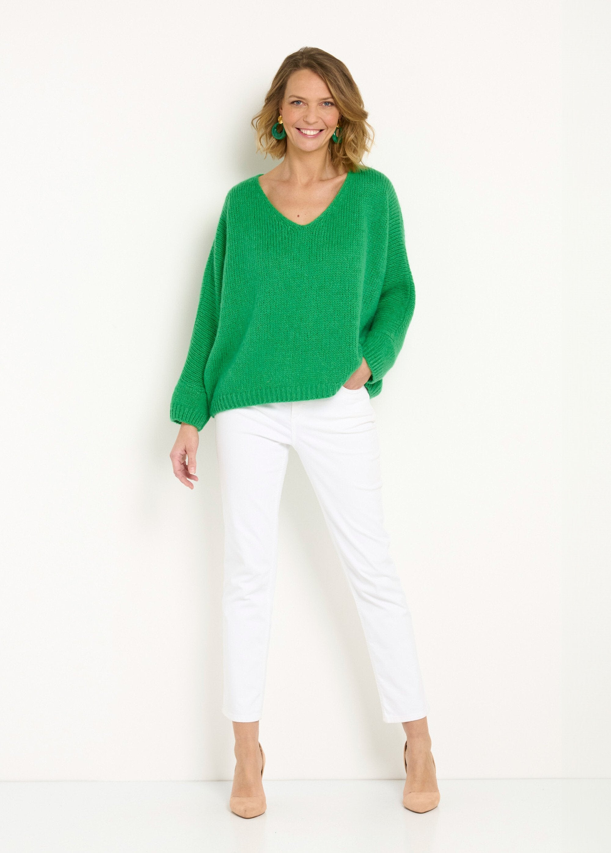 Maglione_in_lana_e_mohair_con_scollo_a_V_e_giromanica_sceso_Vert_SF1_slim