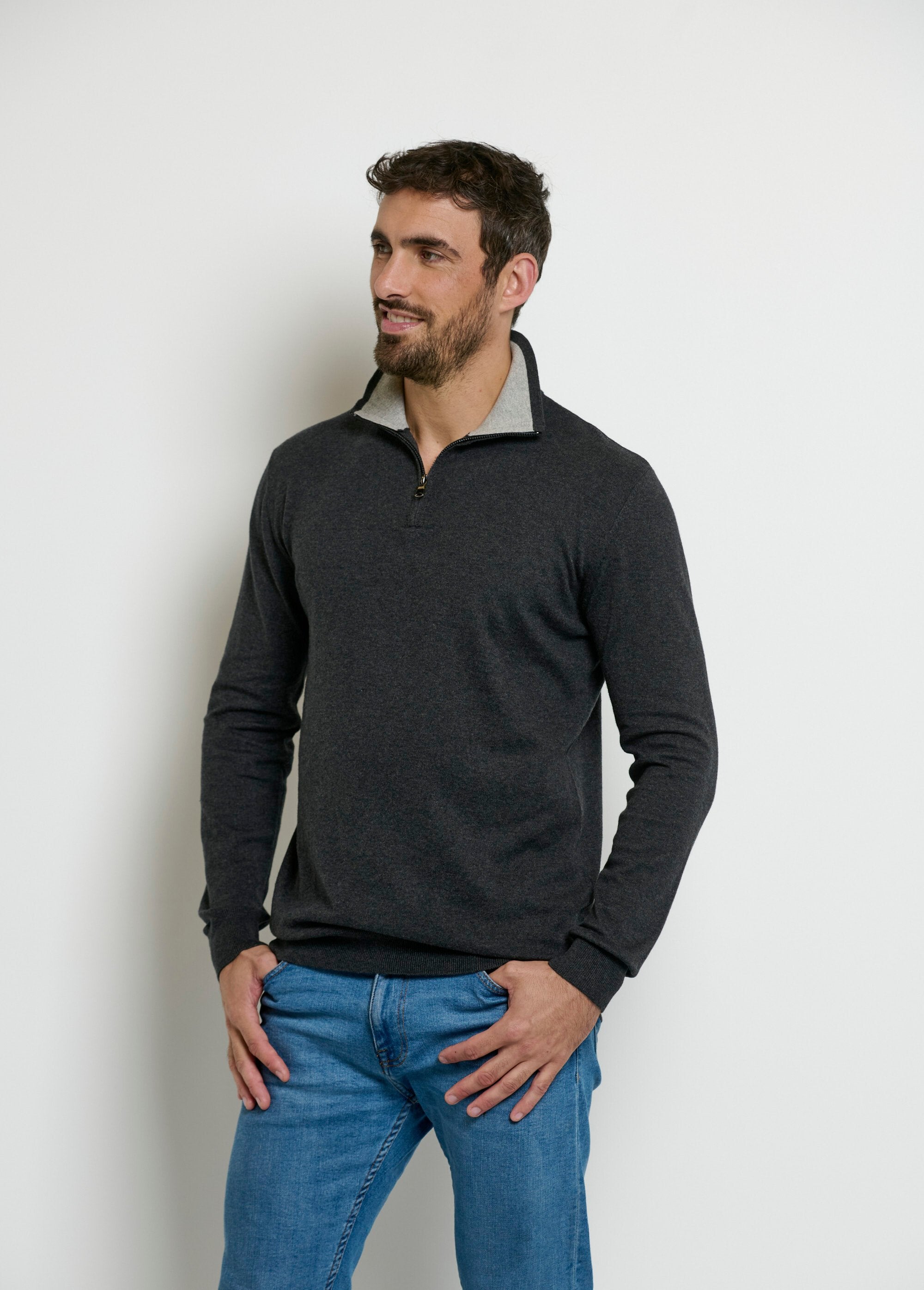 Maglia_con_zip_a_contrasto_con_scollo_trucker_Gris_FA1_slim