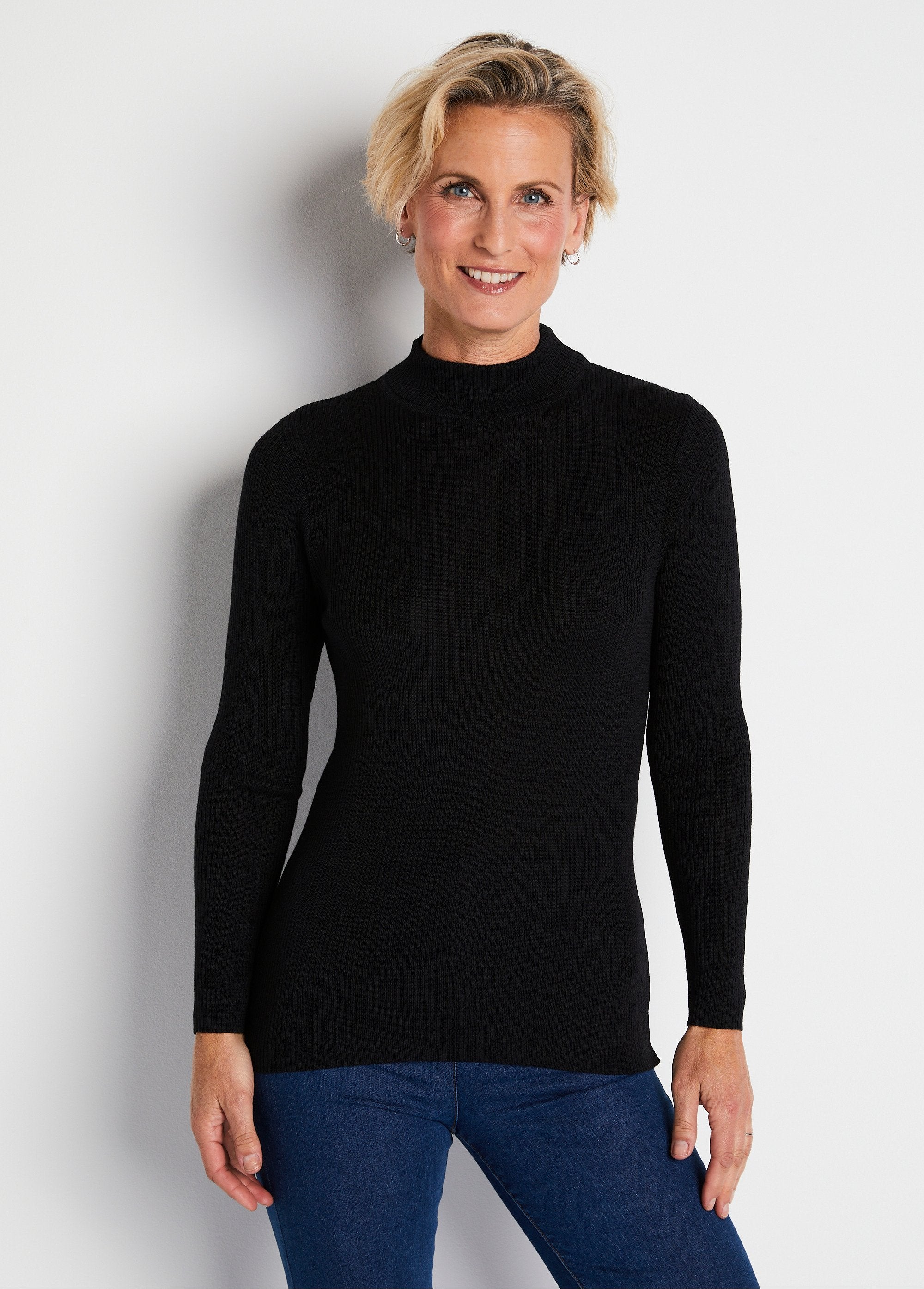 Maglia_a_collo_alto_in_lana_merino_NERO_FA1_slim