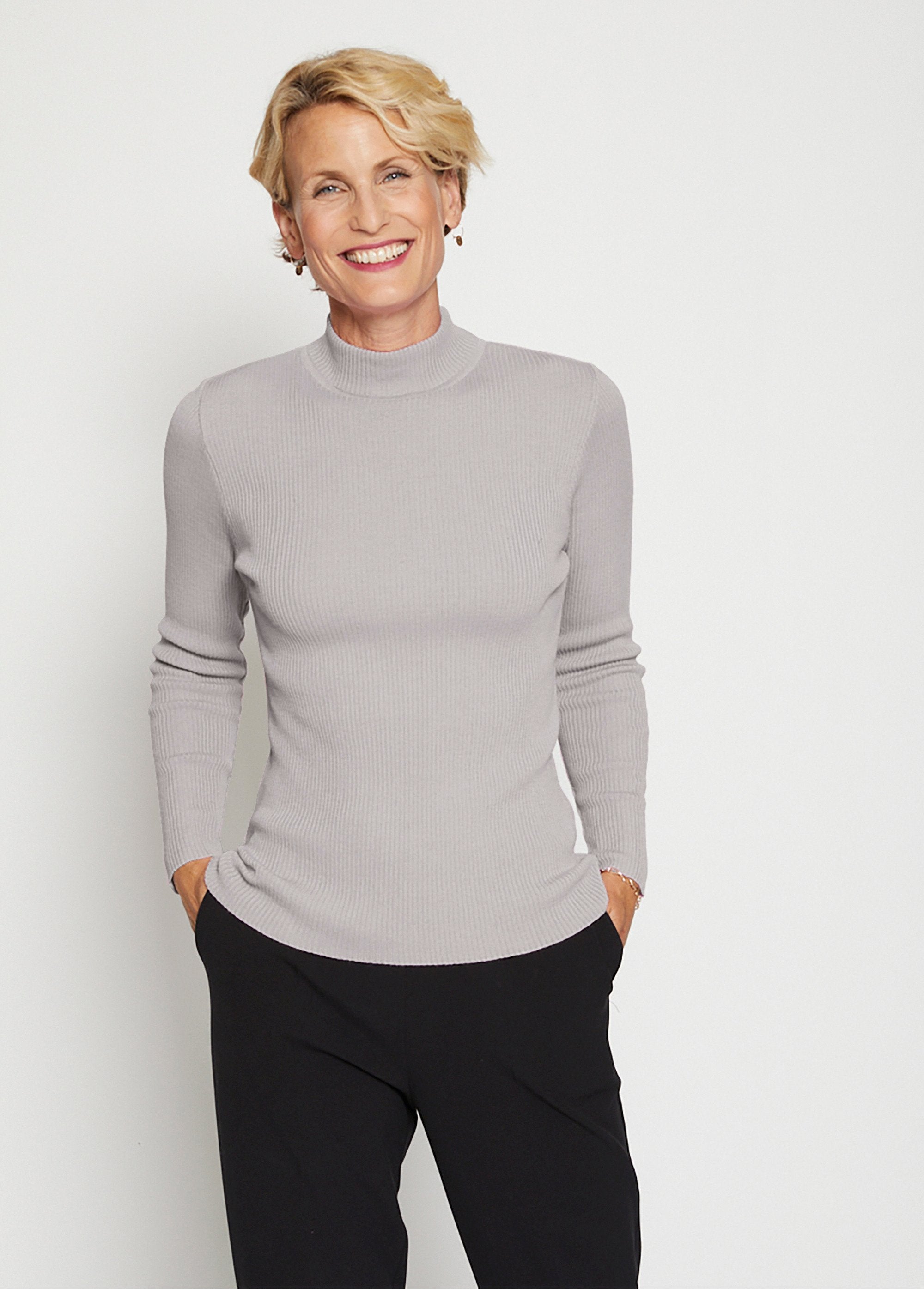 Maglia_a_collo_alto_in_lana_merino_Grigio_erica_FA1_slim