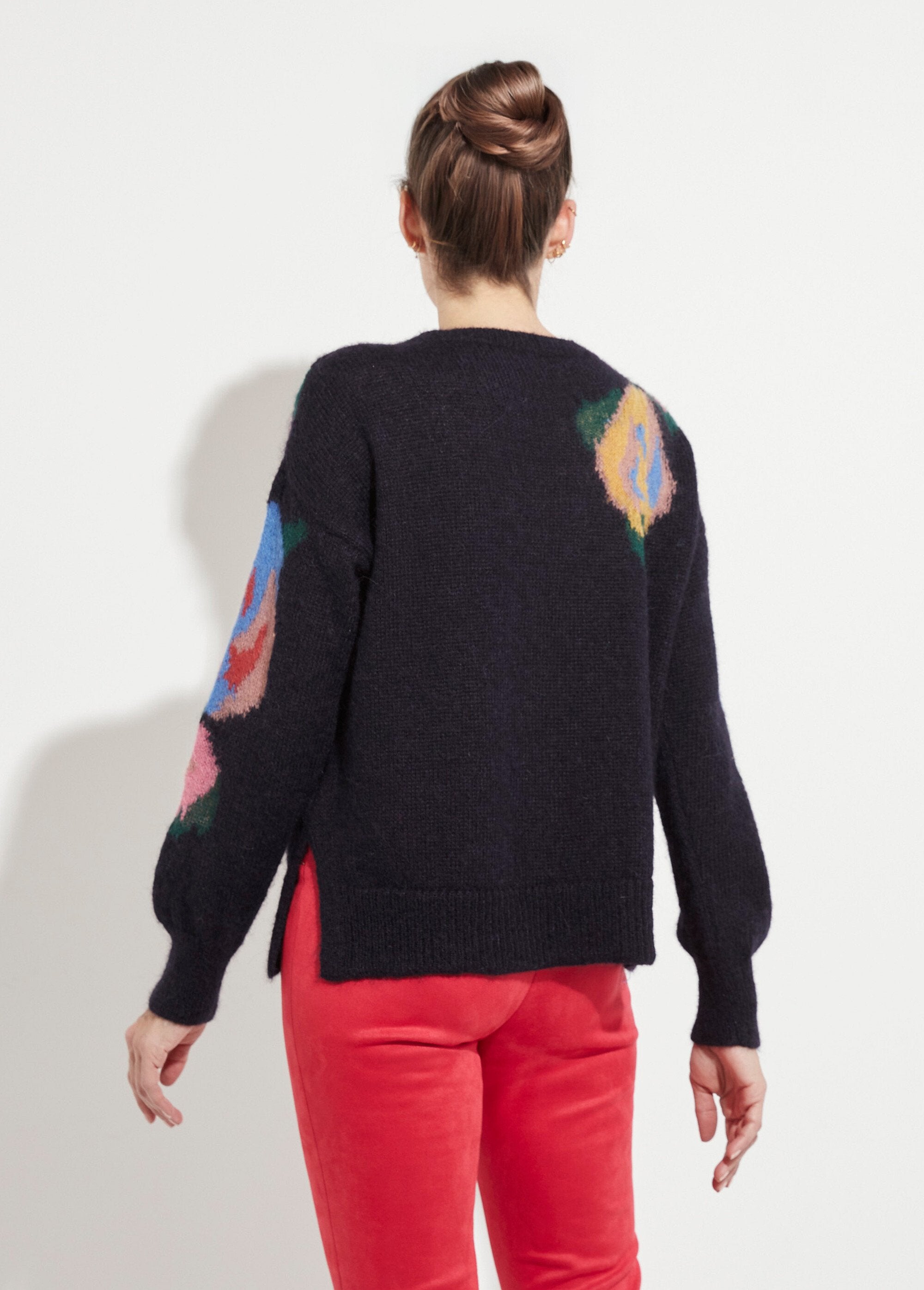 Maglia_con_scollo_rotondo_e_jacquard_floreale_in_mohair_Marine_et_tomette_DO1_slim