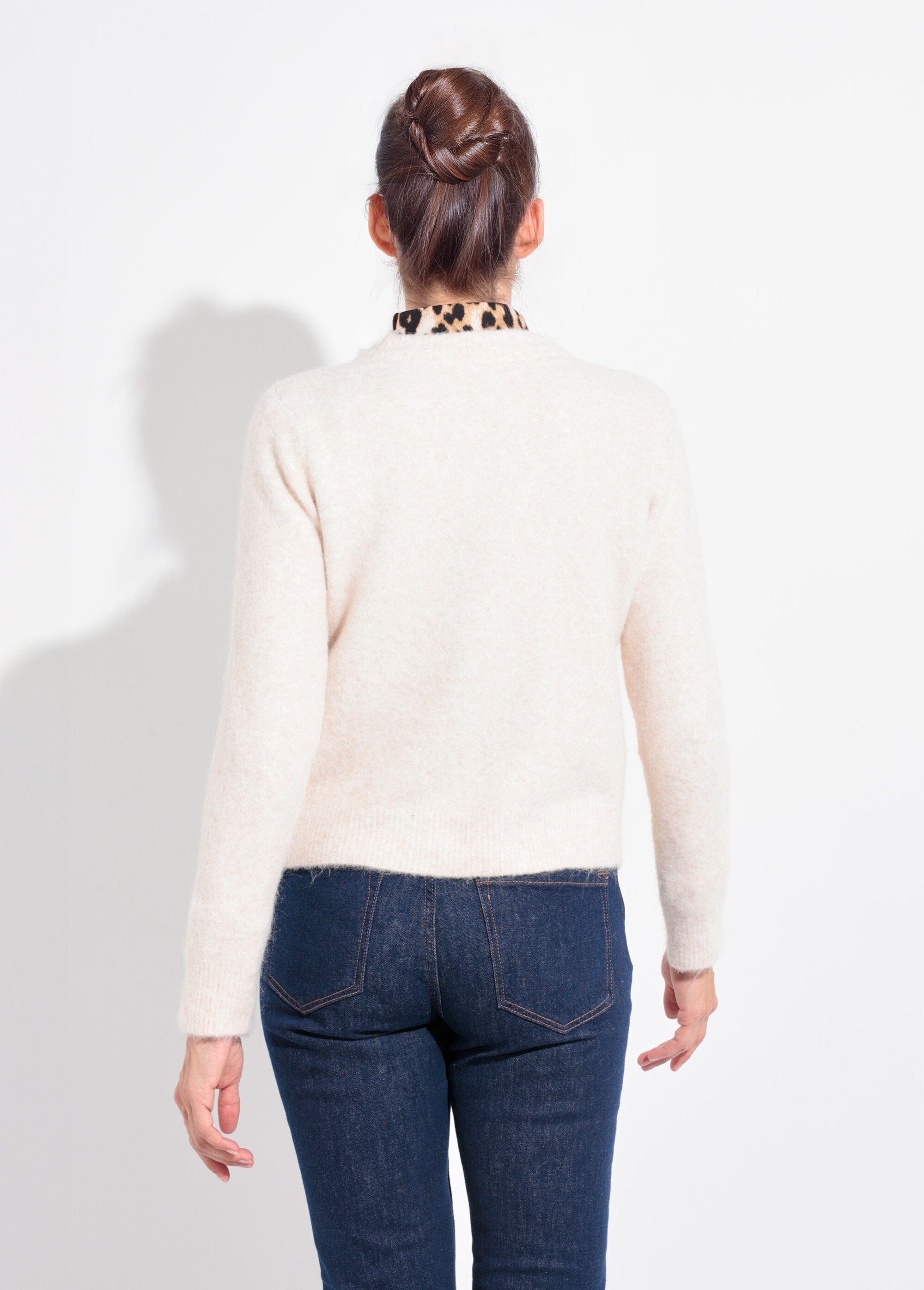 Caldo_e_soffice_maglione_di_lana_con_scollo_rotondo_Beige_DO1_slim