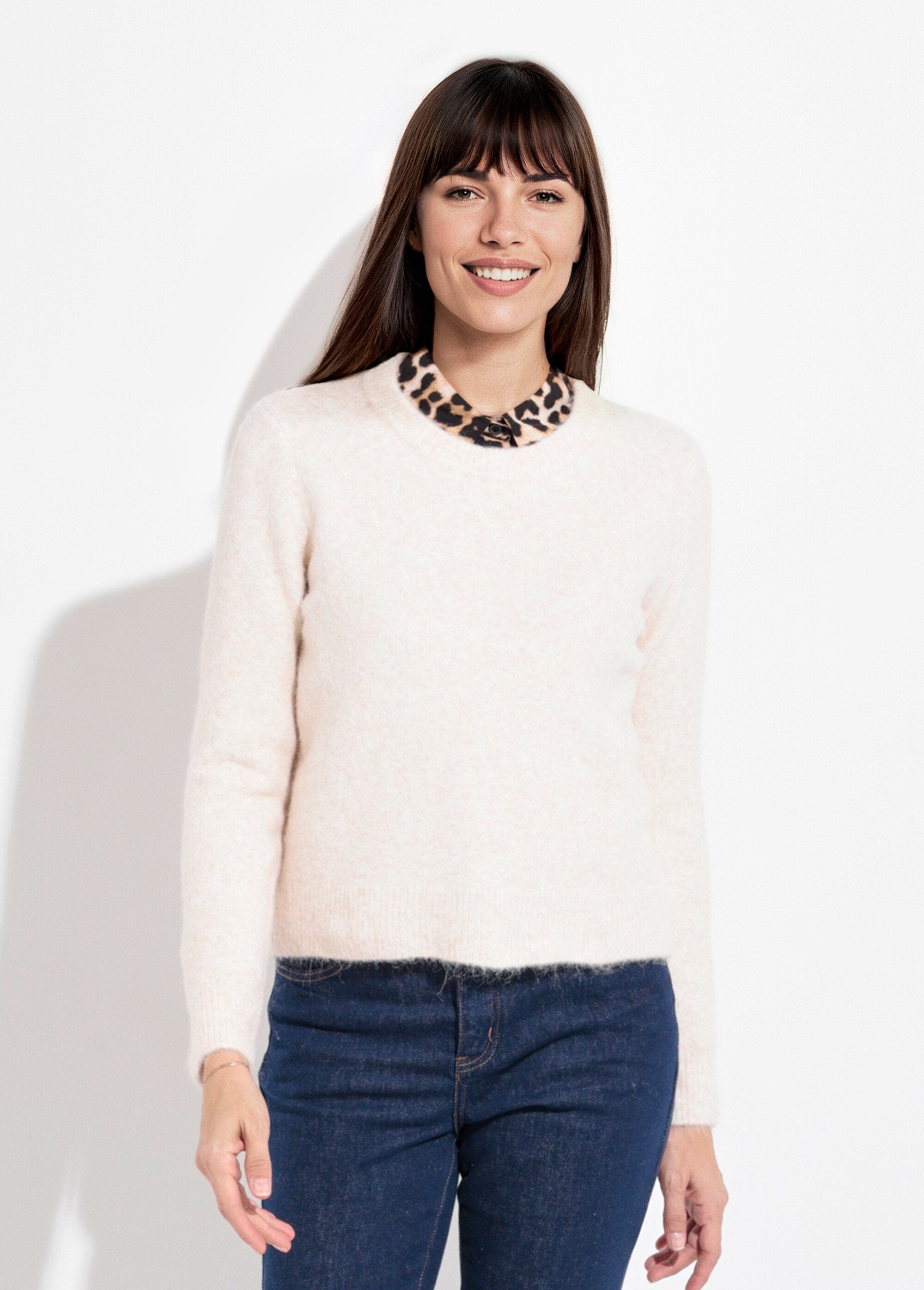 Caldo_e_soffice_maglione_di_lana_con_scollo_rotondo_Beige_FA1_slim