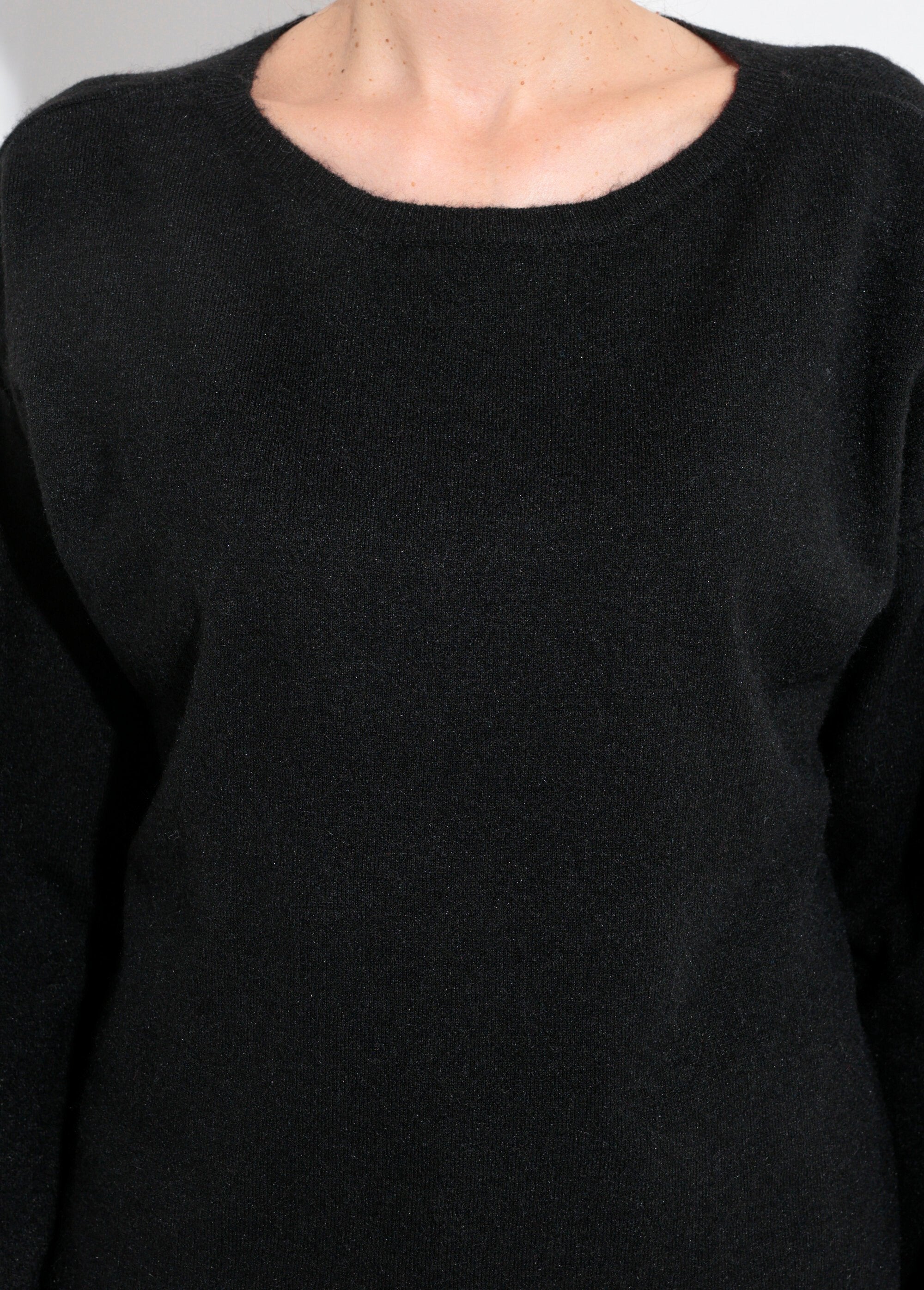 Caldo_maglione_a_collo_alto_in_lana_Noir_DE1_slim