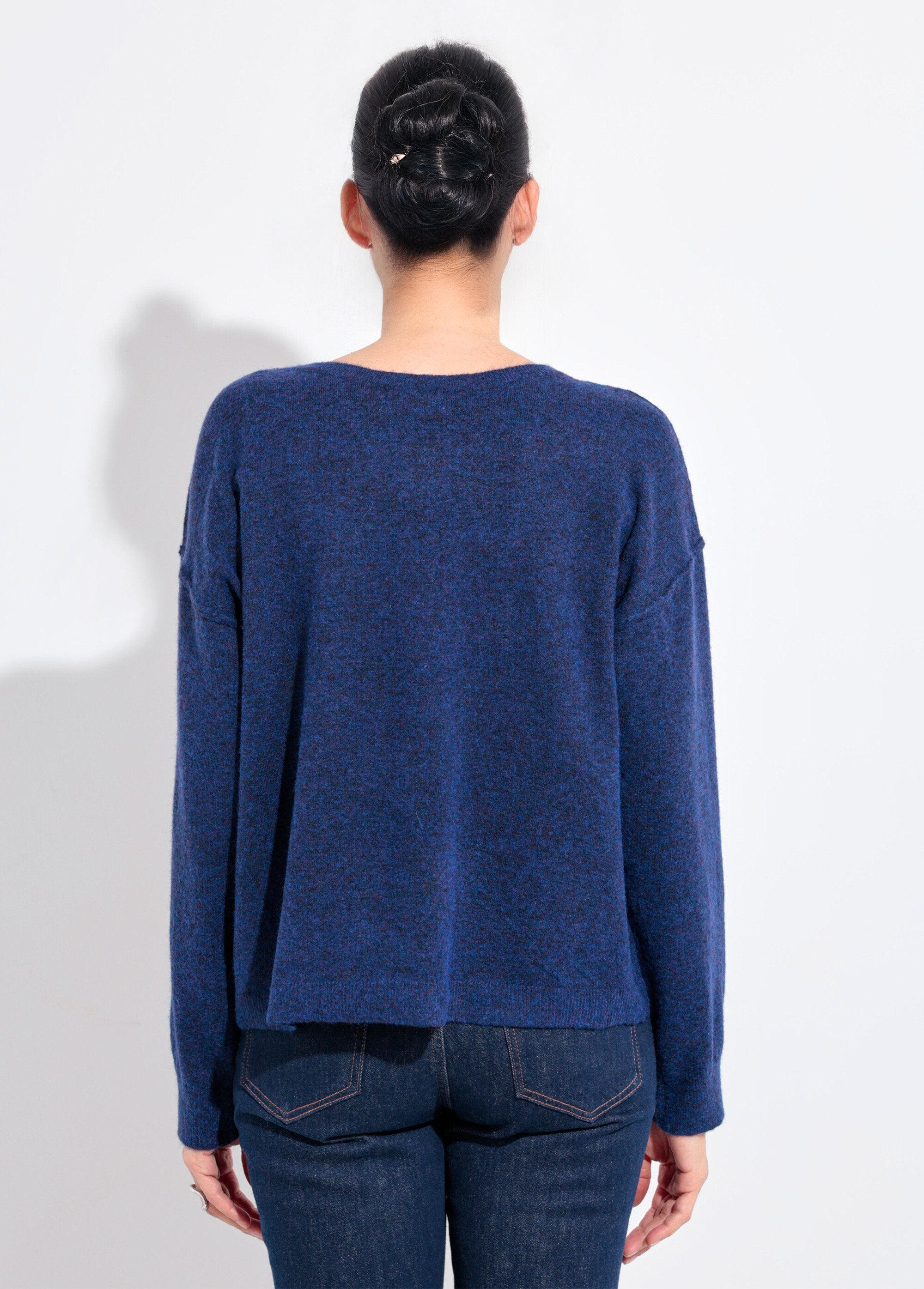 Caldo_maglione_a_collo_alto_in_lana_Bleu_DO1_slim