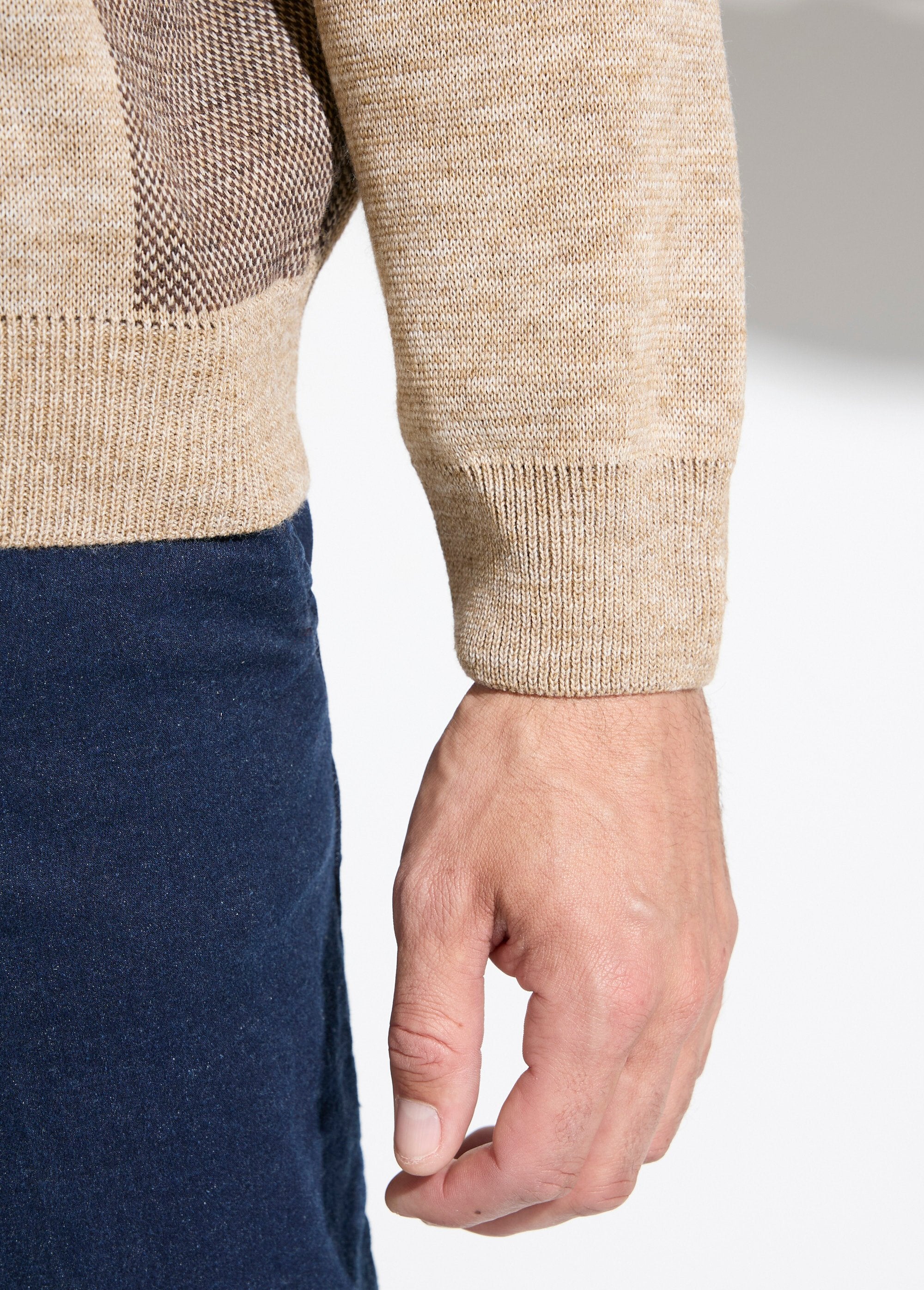Maglia_a_maniche_lunghe_in_lana_jacquard_con_scollo_rotondo_Beige_DE2_slim
